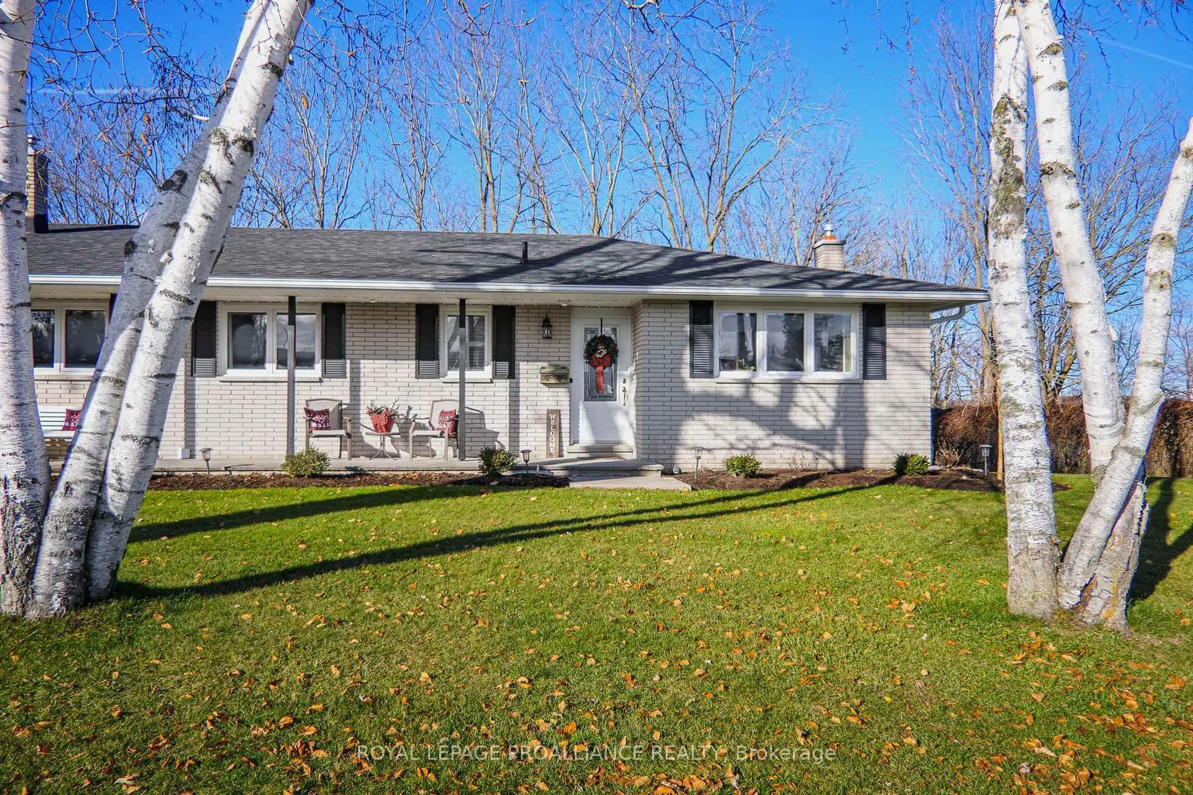 Home with vinyl exterior material, street for 371 Maple Ave, Deseronto Ontario K0K 1X0