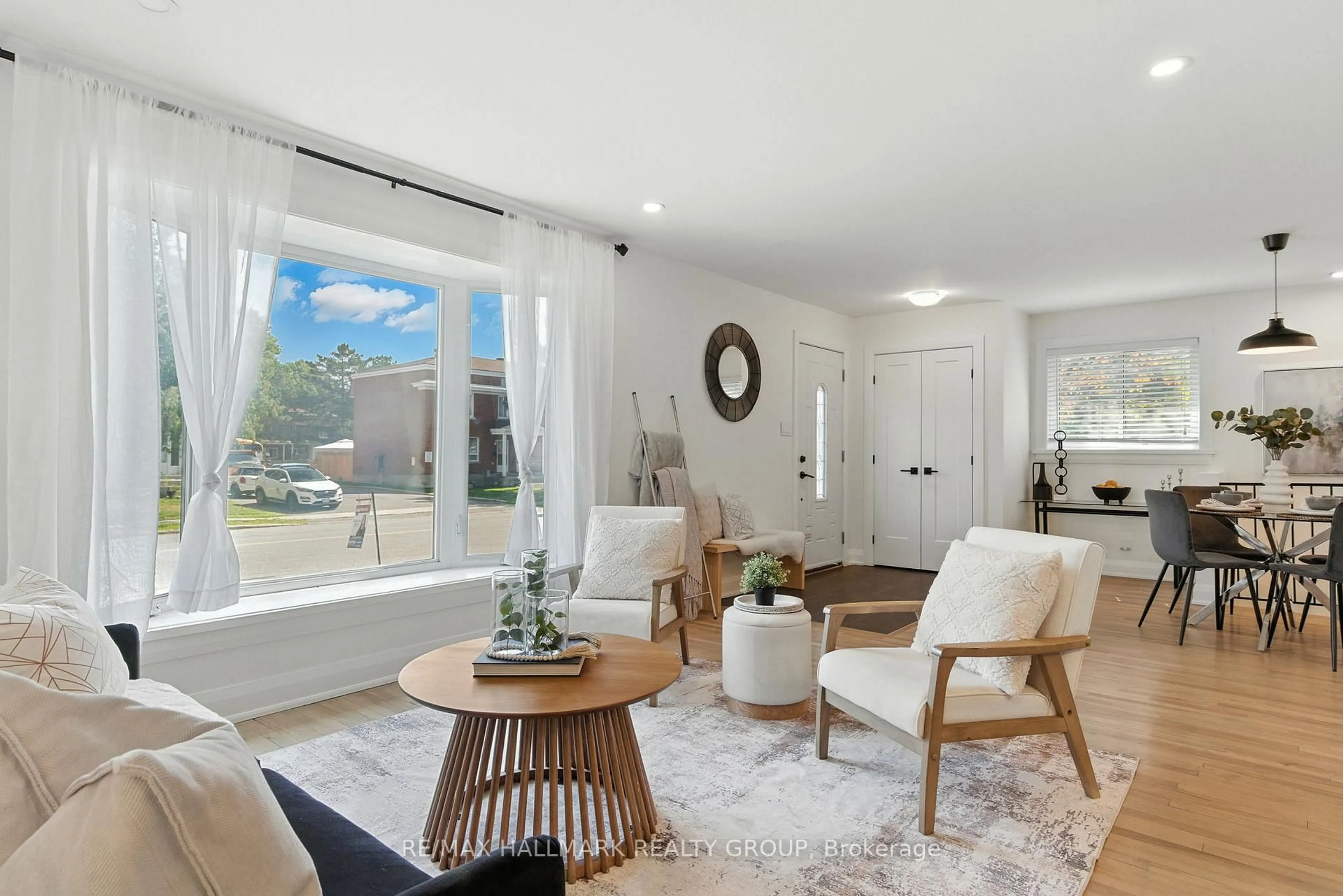 Living room with furniture, unknown for 756 Cummings Ave, Ottawa Ontario K1K 2L1