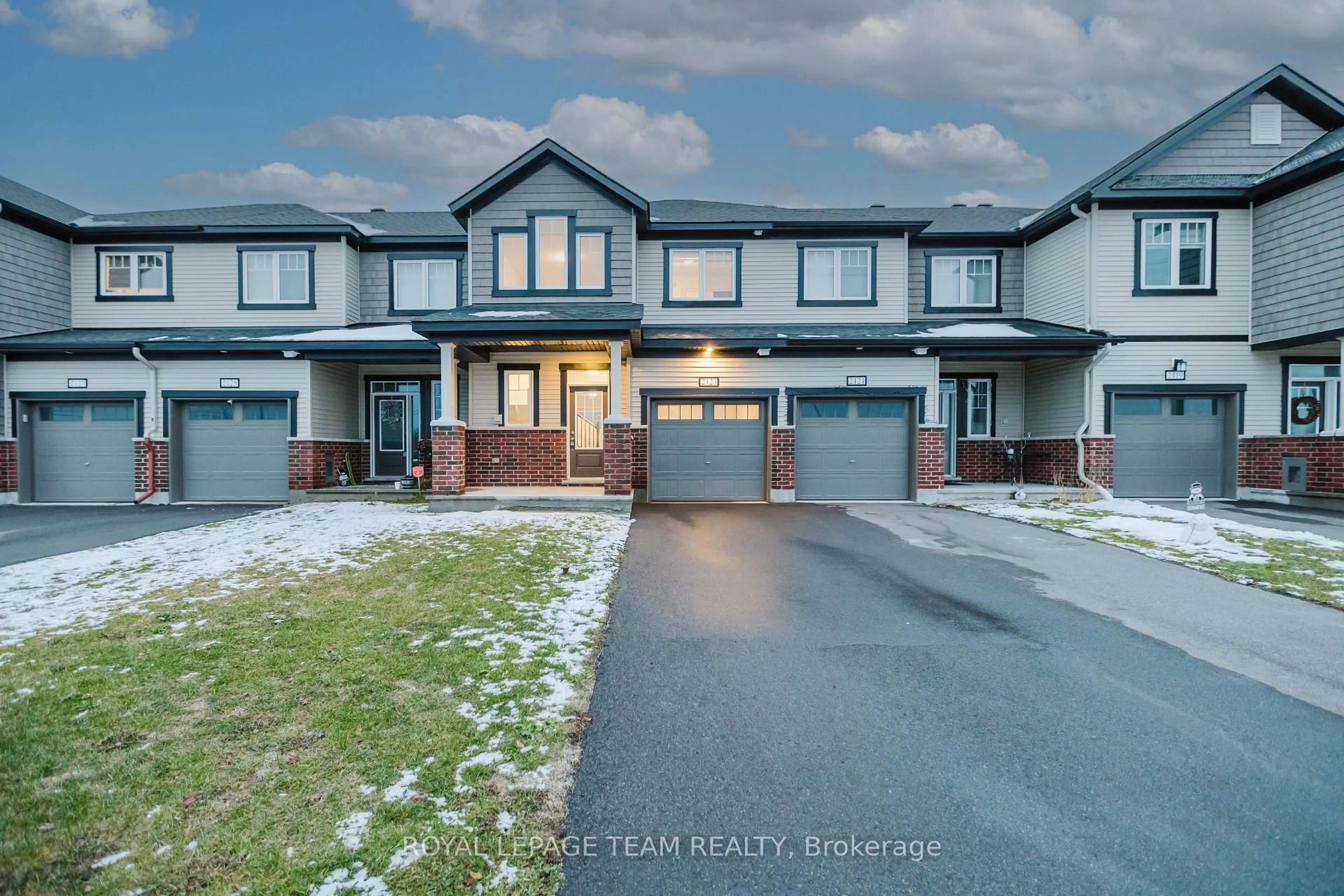 A pic from outside/outdoor area/front of a property/back of a property/a pic from drone, street for 2123 Winsome Terr, Orleans Ontario K4A 5N1