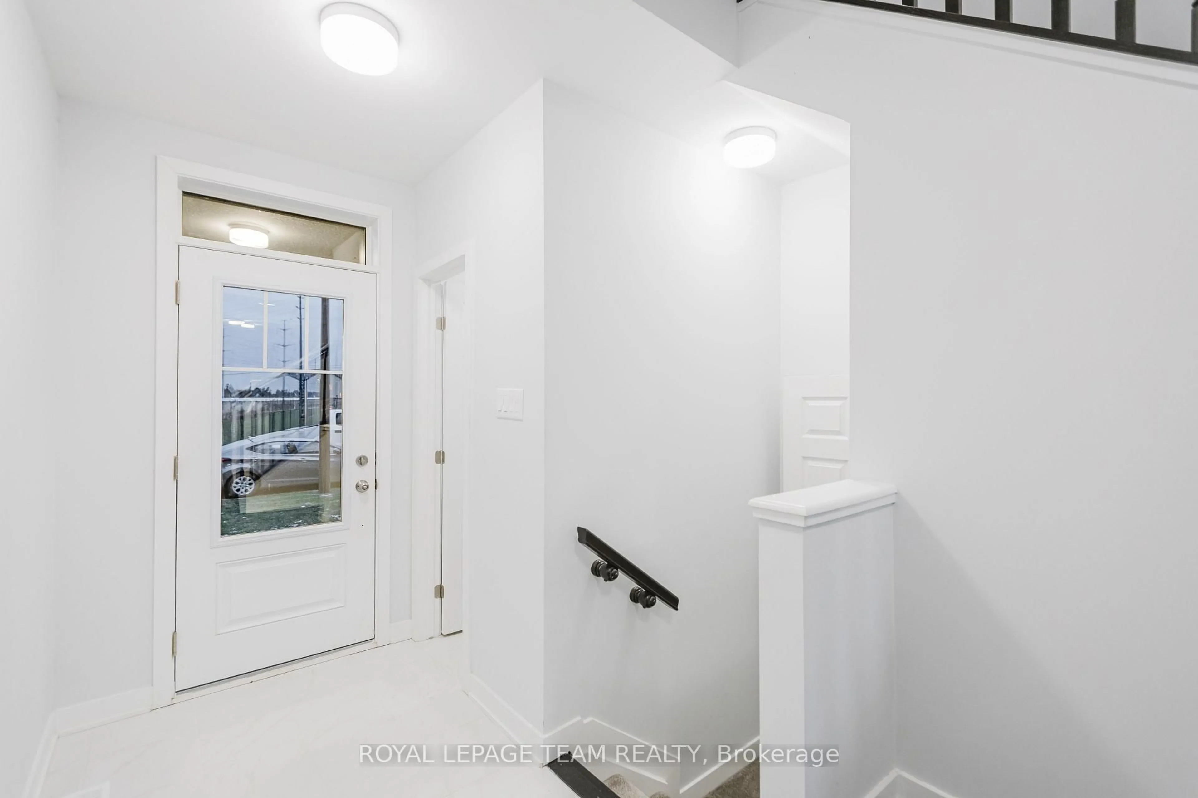 Indoor entryway for 2123 Winsome Terr, Orleans Ontario K4A 5N1