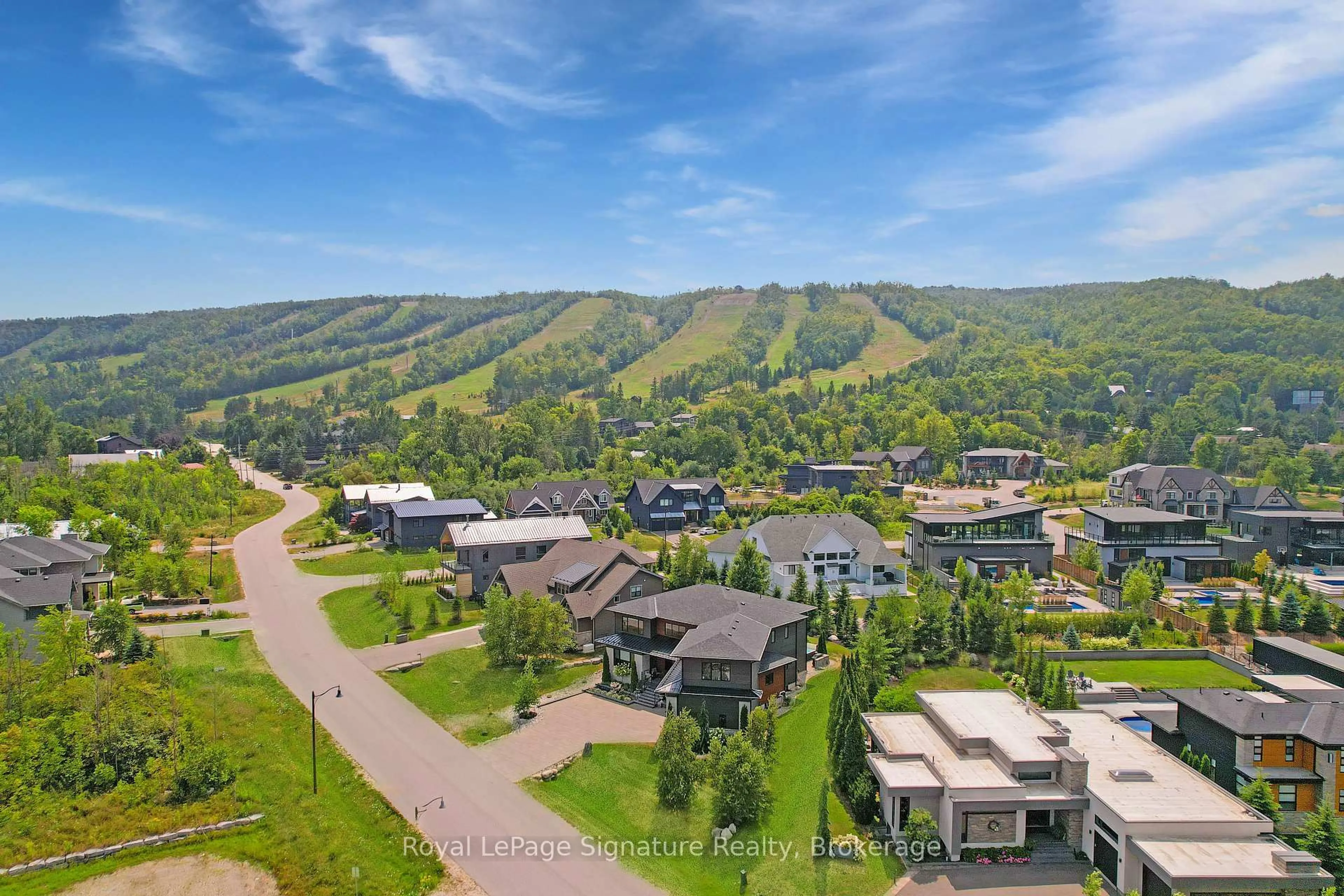 A pic from outside/outdoor area/front of a property/back of a property/a pic from drone, mountain view for 128 Arnot Cres, Blue Mountains Ontario L9Y 0Z8