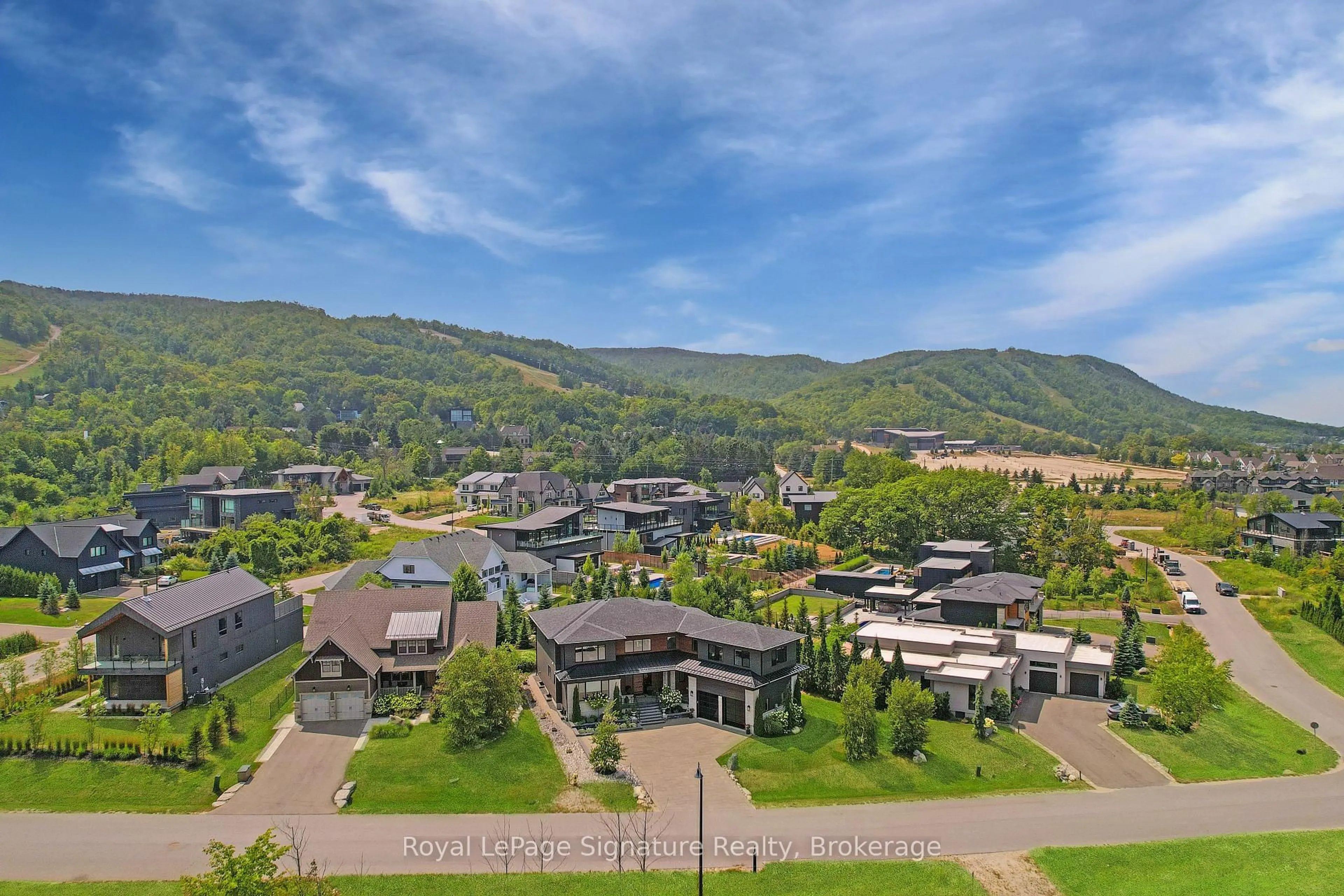 A pic from outside/outdoor area/front of a property/back of a property/a pic from drone, mountain view for 128 Arnot Cres, Blue Mountains Ontario L9Y 0Z8