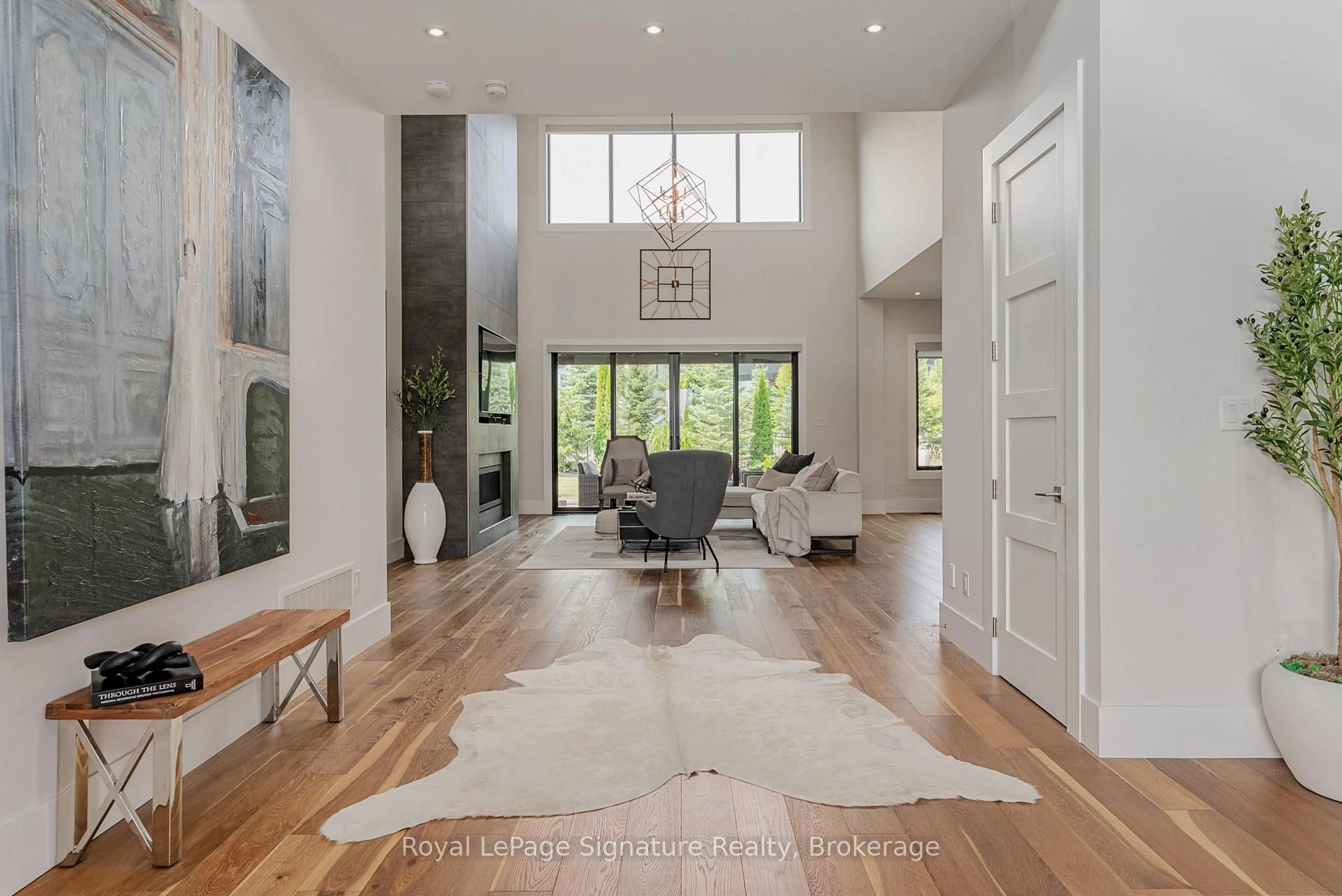 Indoor entryway for 128 Arnot Cres, Blue Mountains Ontario L9Y 0Z8