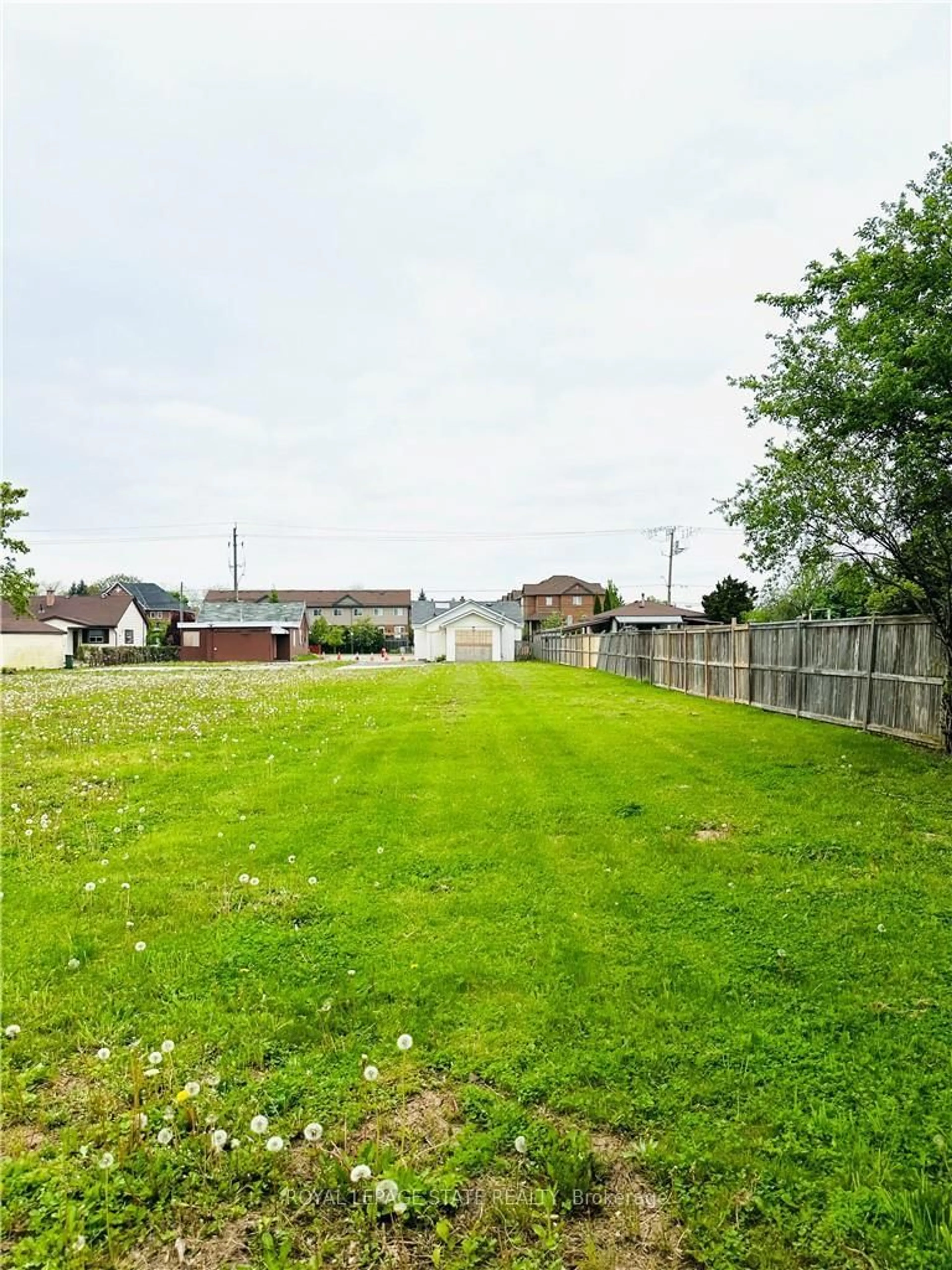 A pic from outside/outdoor area/front of a property/back of a property/a pic from drone, street for 148 Green Rd, Hamilton Ontario L8G 3X1