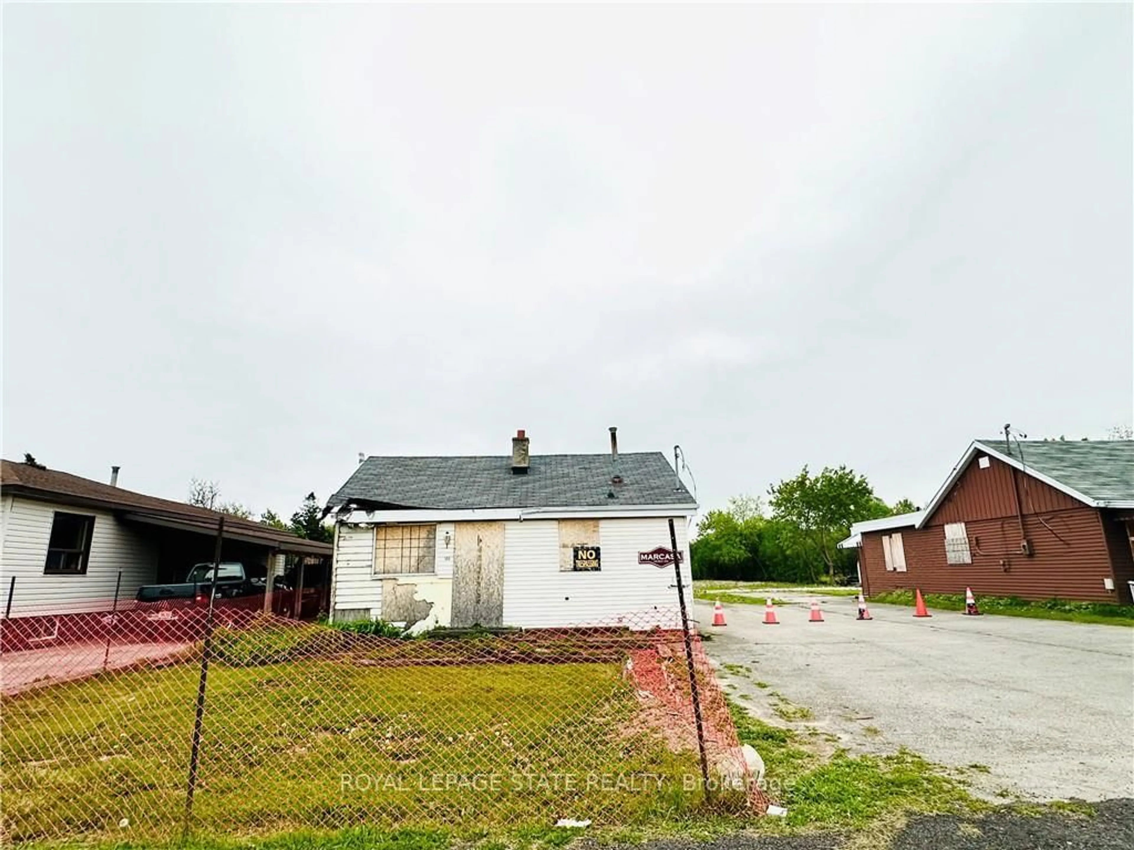 Shed for 148 Green Rd, Hamilton Ontario L8G 3X1