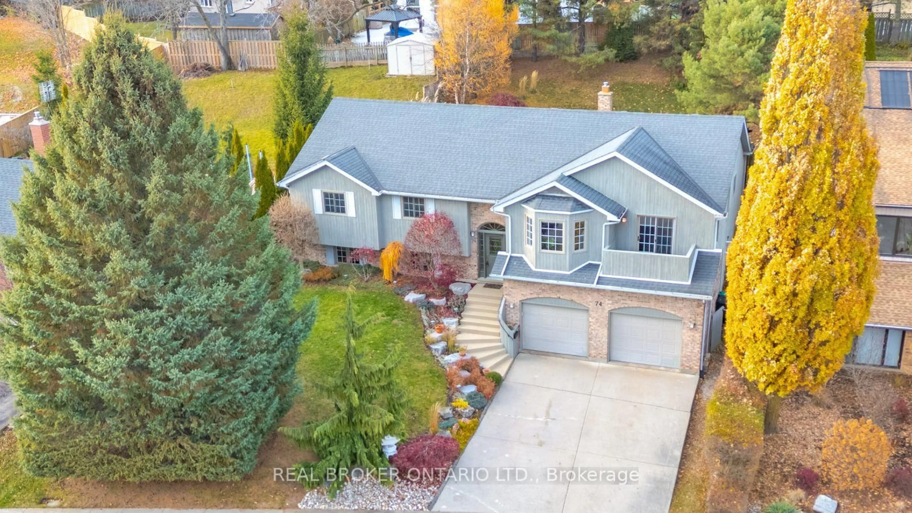 A pic from outside/outdoor area/front of a property/back of a property/a pic from drone, street for 74 Gordon St, Cambridge Ontario N1S 4K8