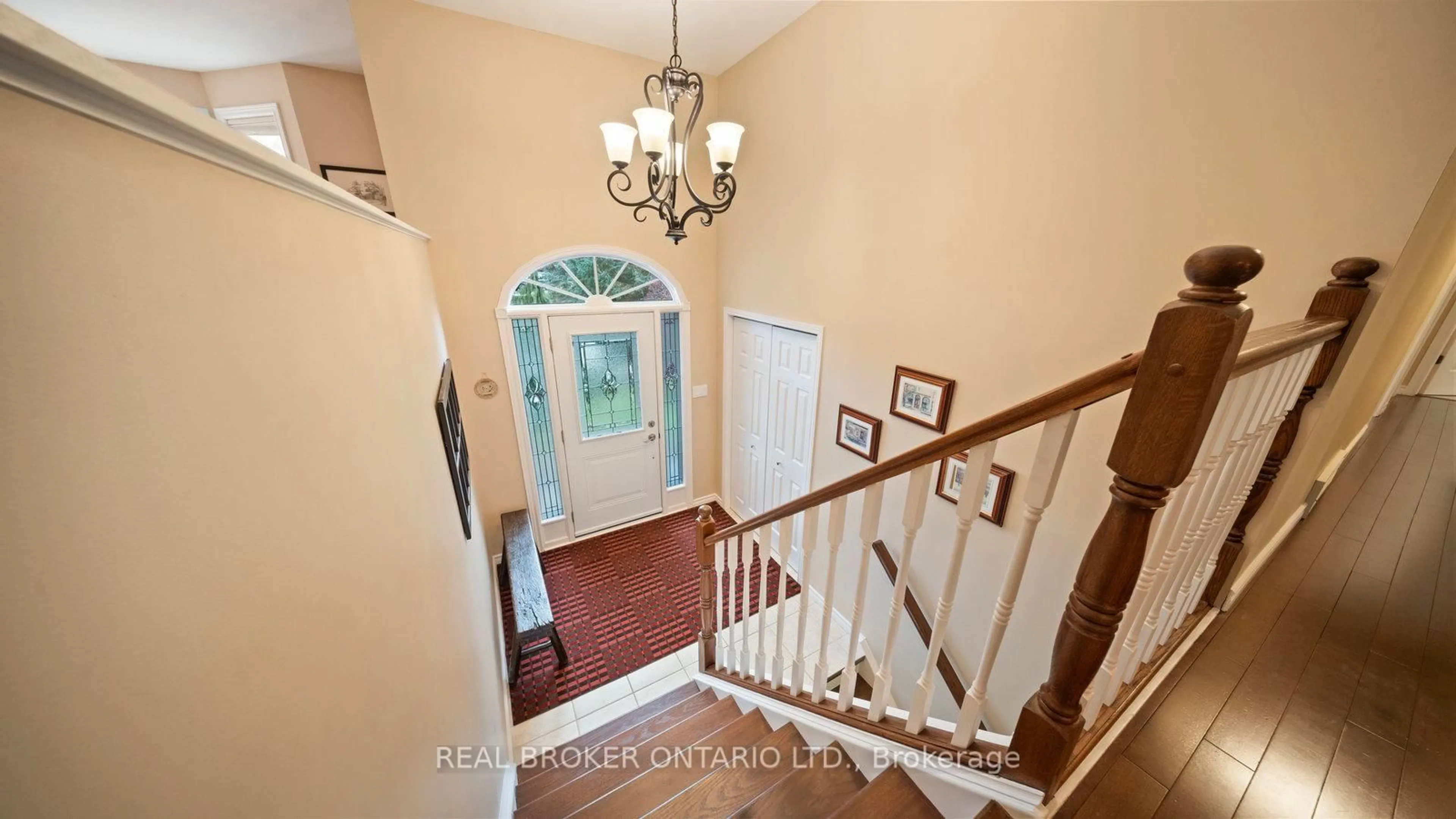 Indoor foyer for 74 Gordon St, Cambridge Ontario N1S 4K8