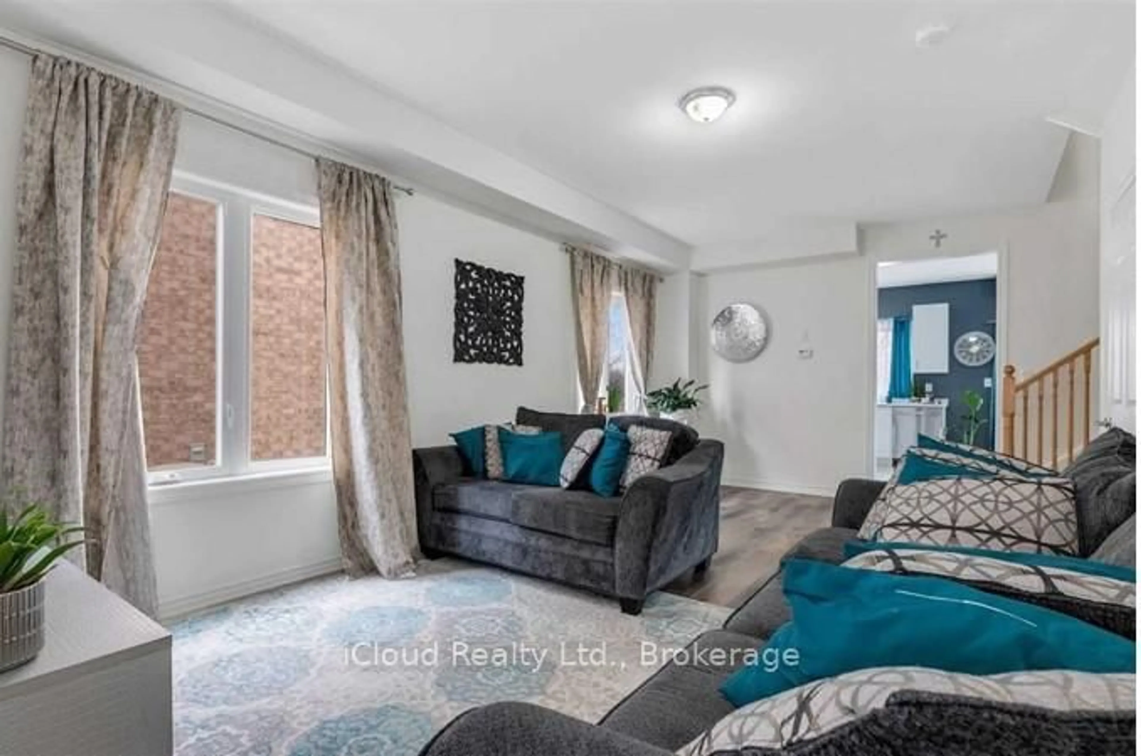 Living room with furniture, unknown for 1234 Plato Dr, Fort Erie Ontario L2A 0C7