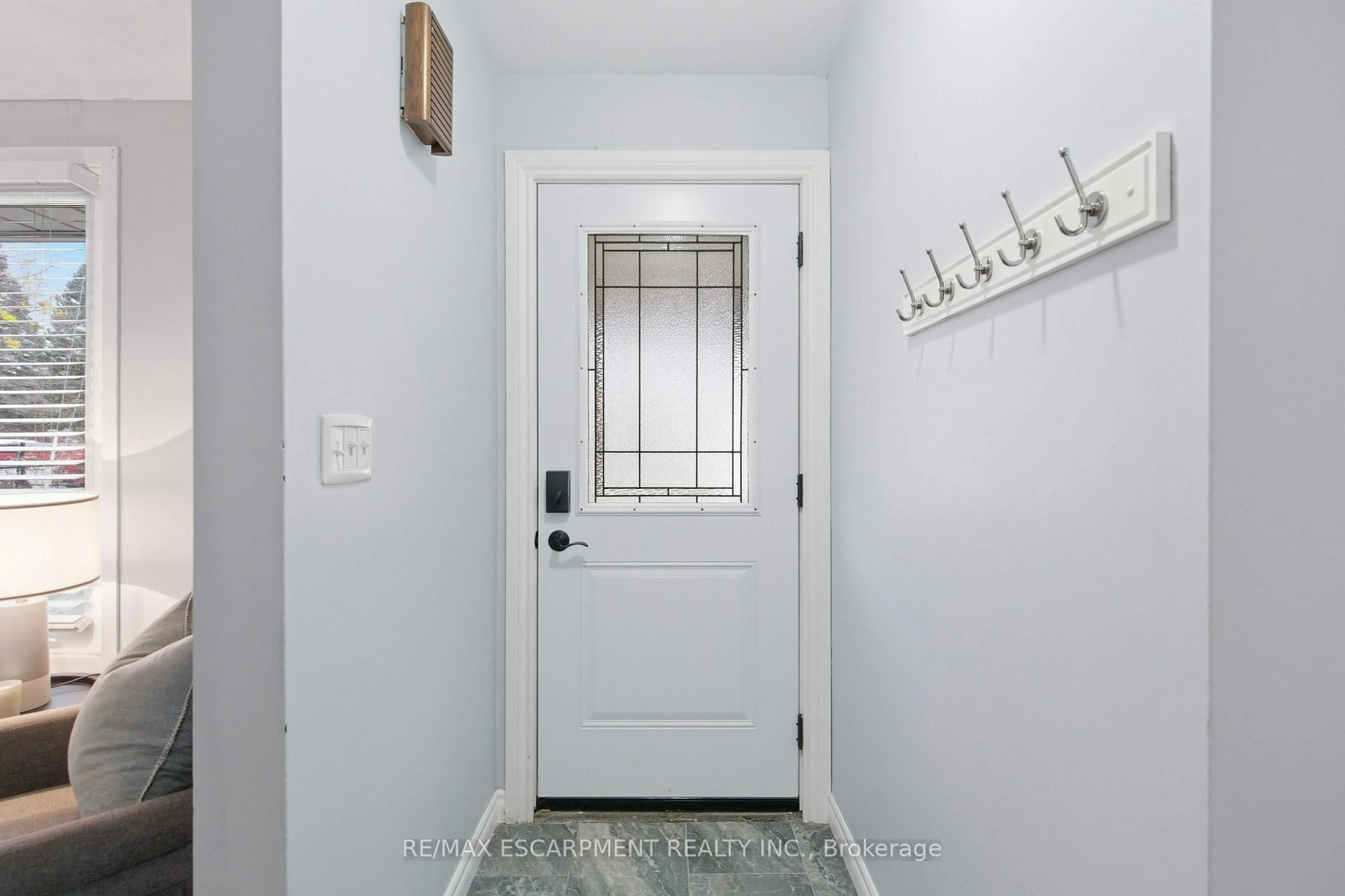 Indoor entryway for 30 Kelly St, Hamilton Ontario L0R 2H0
