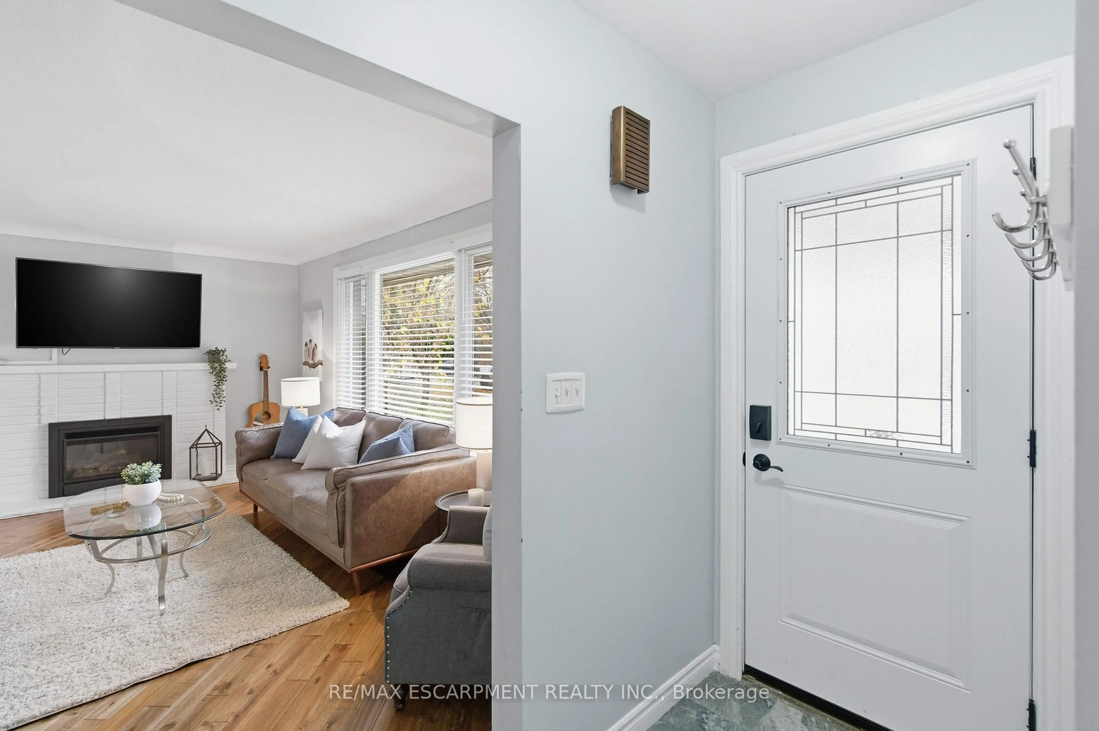 Indoor entryway for 30 Kelly St, Hamilton Ontario L0R 2H0