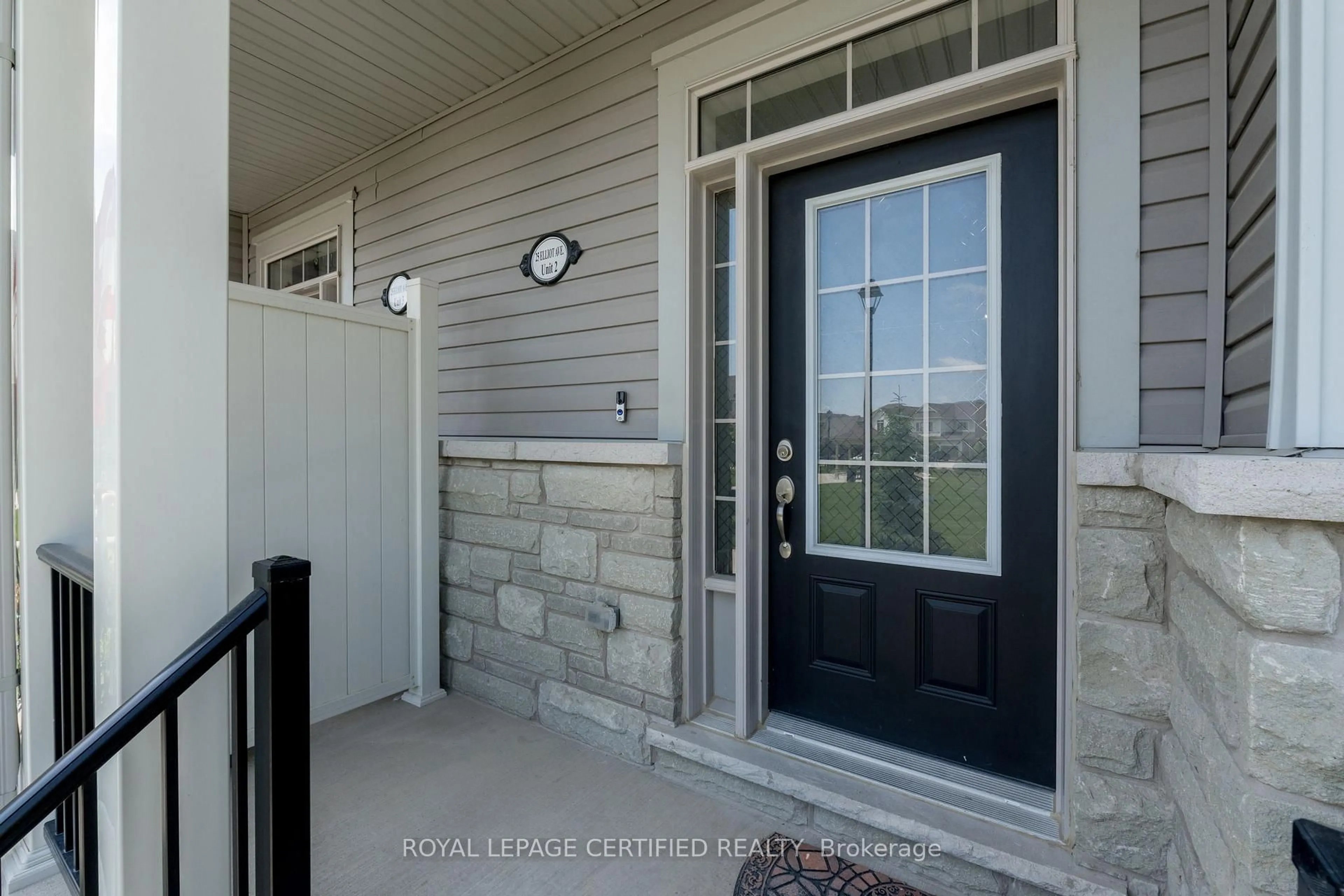 Indoor entryway for 25 Elliot St #2, Centre Wellington Ontario N1M 0H6