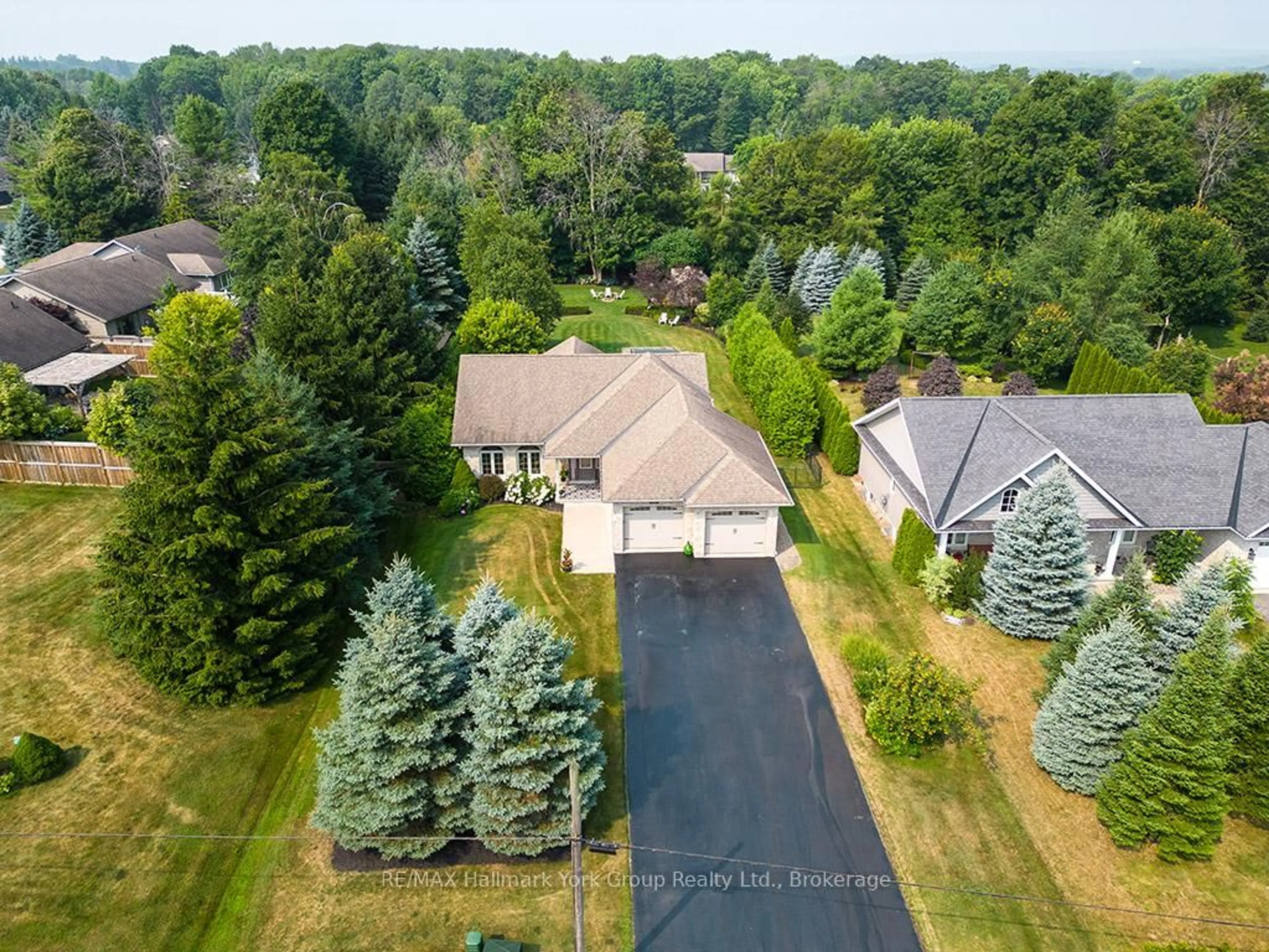 A pic from outside/outdoor area/front of a property/back of a property/a pic from drone, unknown for 450 Ridge Rd, Meaford Ontario N4L 1L9