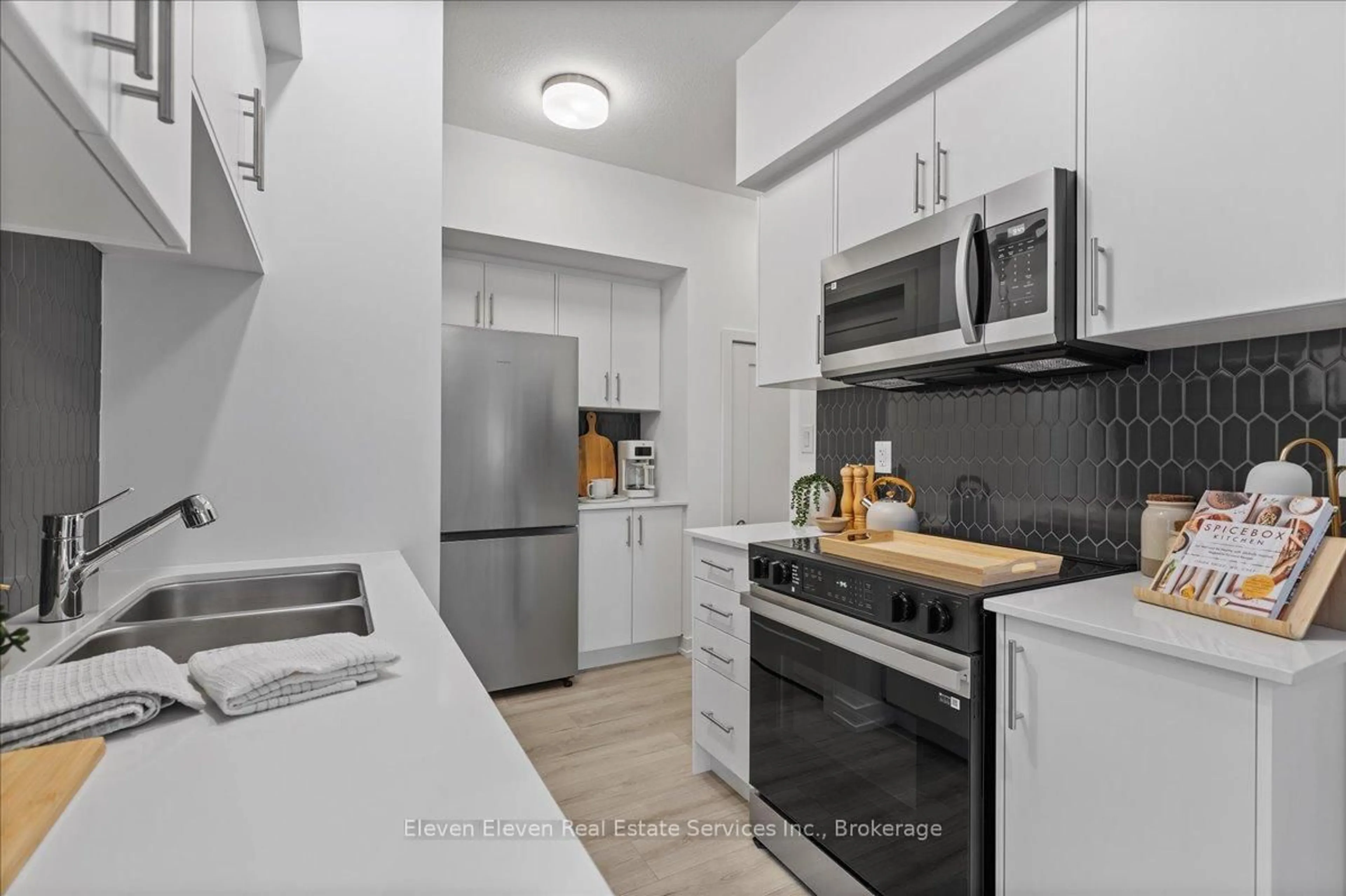 Standard kitchen, unknown for 940 St. Davids St #91, Centre Wellington Ontario N1M 0L7