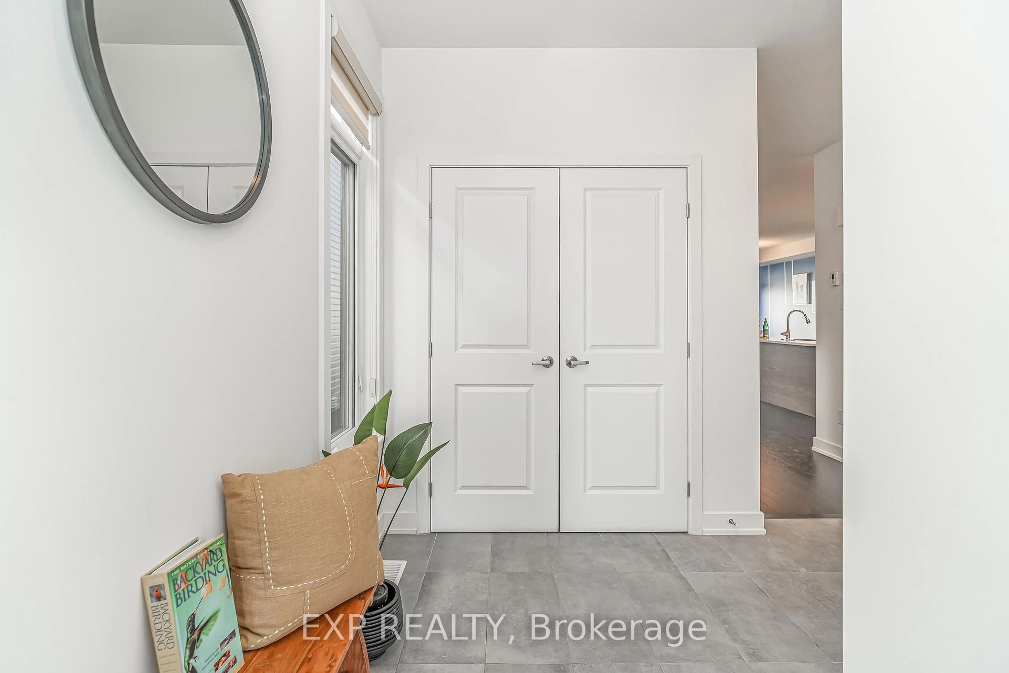 Indoor entryway for 92 Big Dipper St, Ottawa Ontario K4M 0L9