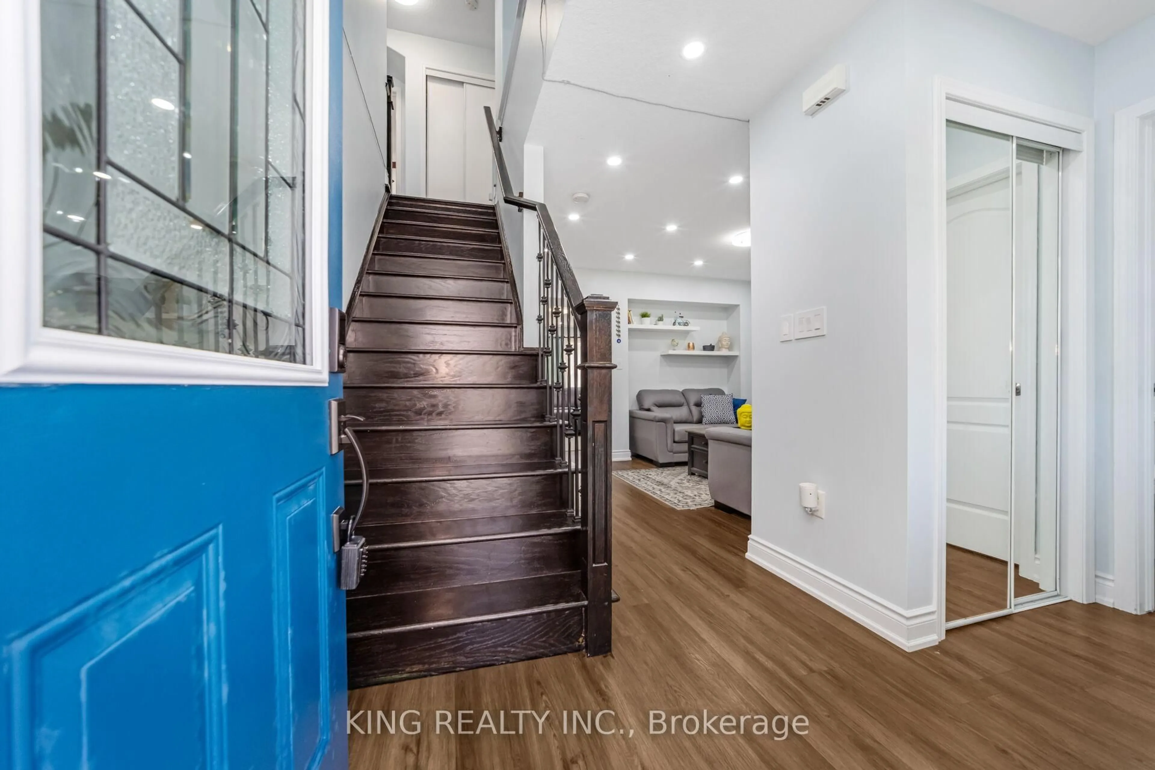 Indoor entryway for 87 Fletcher Circ, Cambridge Ontario N3C 0B5