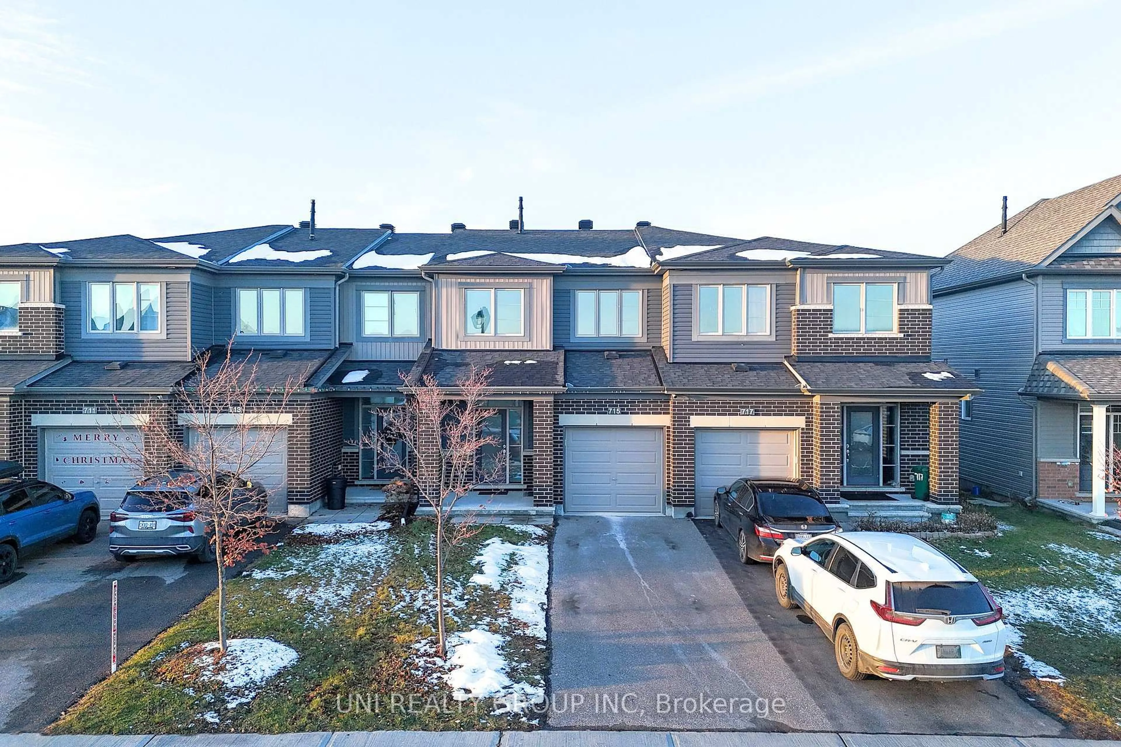 A pic from outside/outdoor area/front of a property/back of a property/a pic from drone, street for 715 Decoeur Dr, Ottawa Ontario K4A 1H2