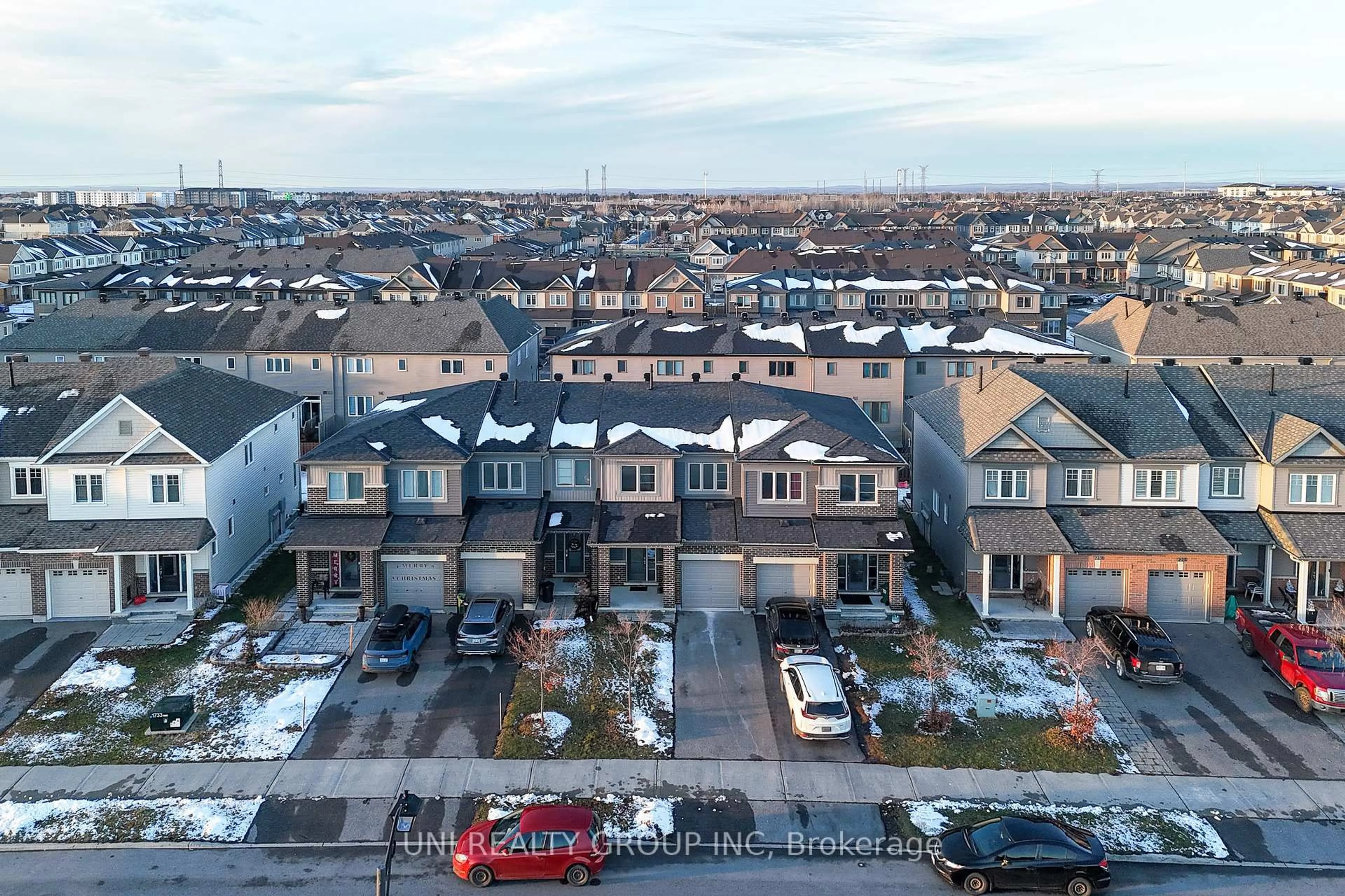 A pic from outside/outdoor area/front of a property/back of a property/a pic from drone, street for 715 Decoeur Dr, Ottawa Ontario K4A 1H2