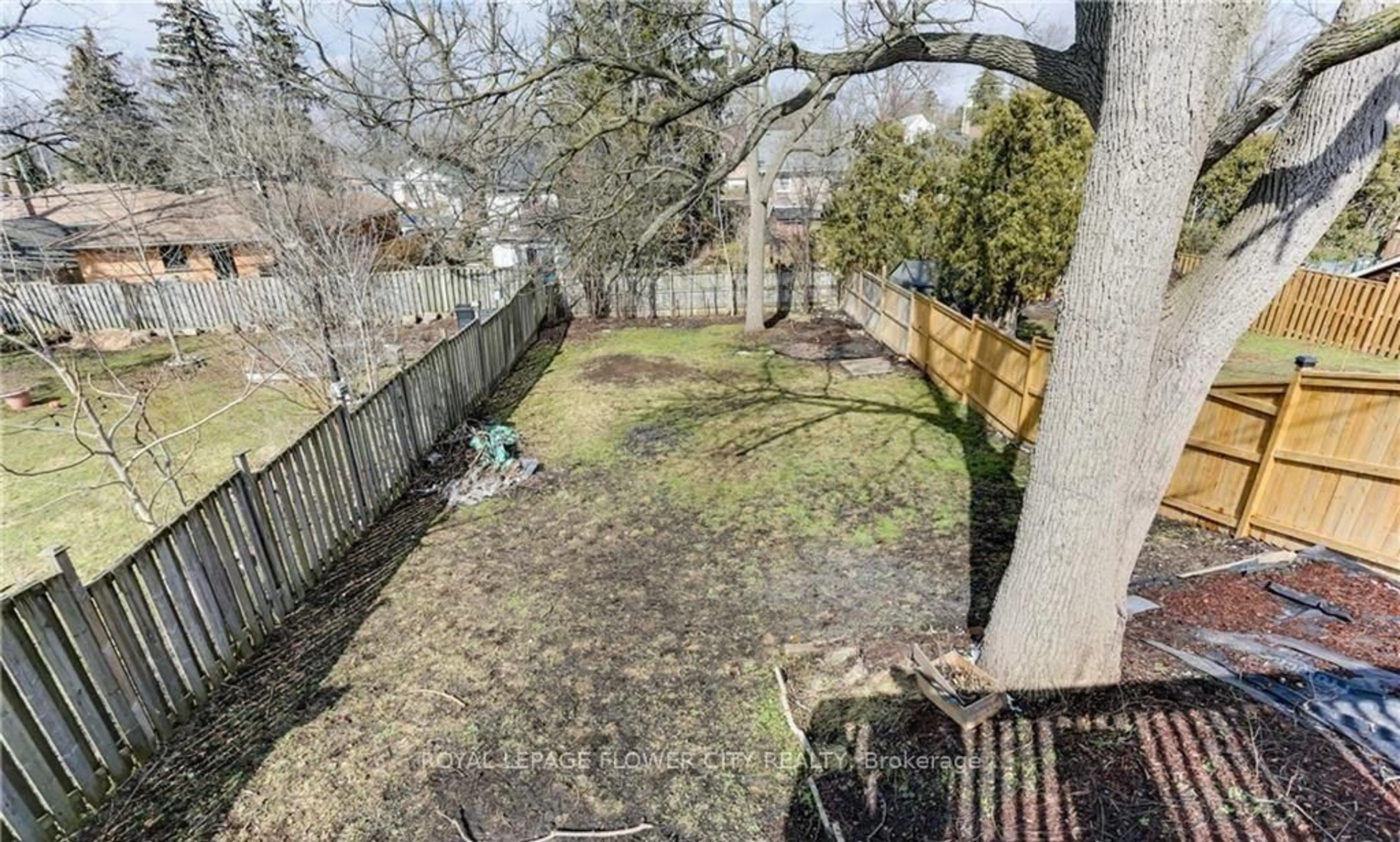 A pic from outside/outdoor area/front of a property/back of a property/a pic from drone, street for 50 Emery St, London South Ontario N6J 1R6