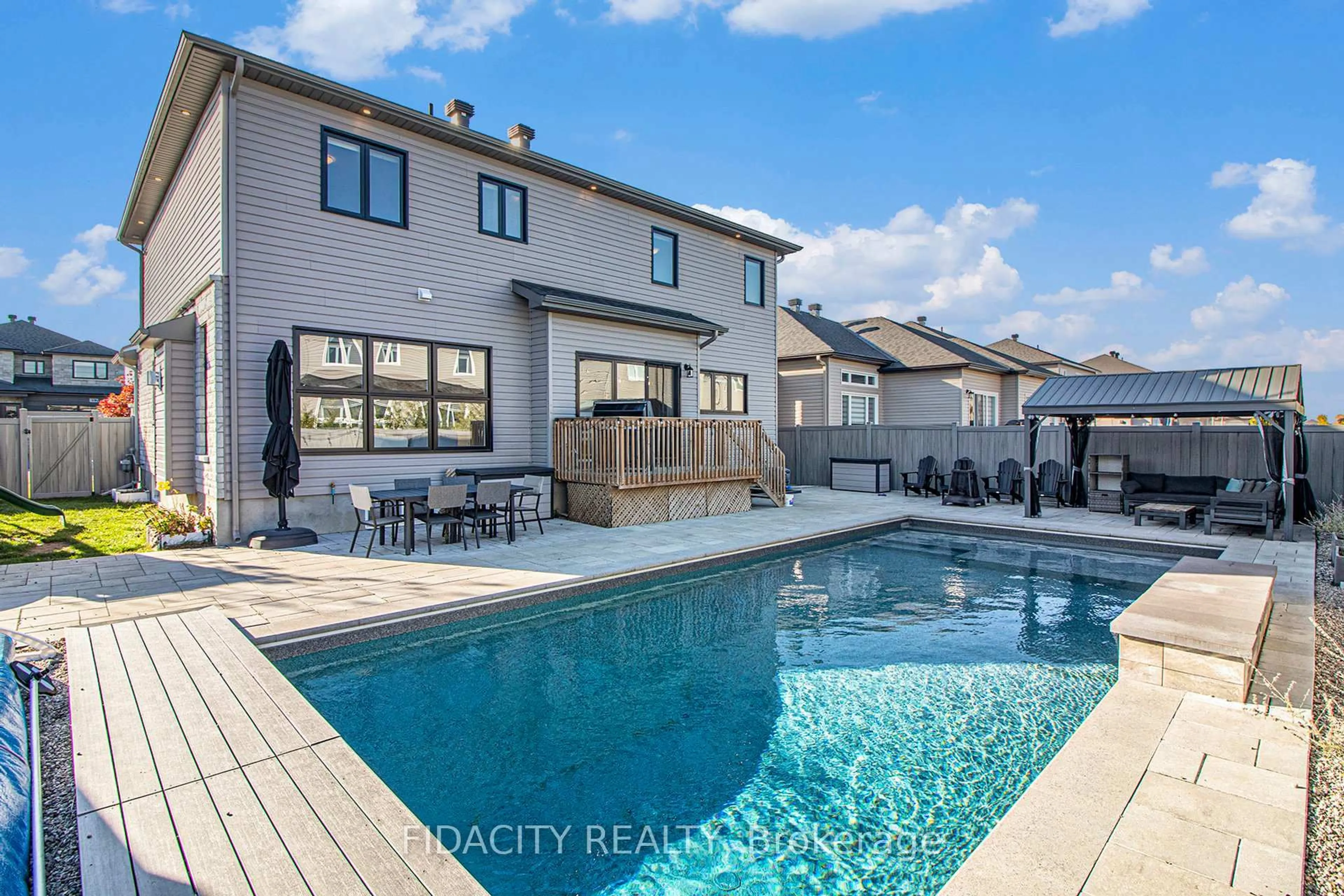 Pool for 649 Misty St, Russell Ontario K4R 0E7