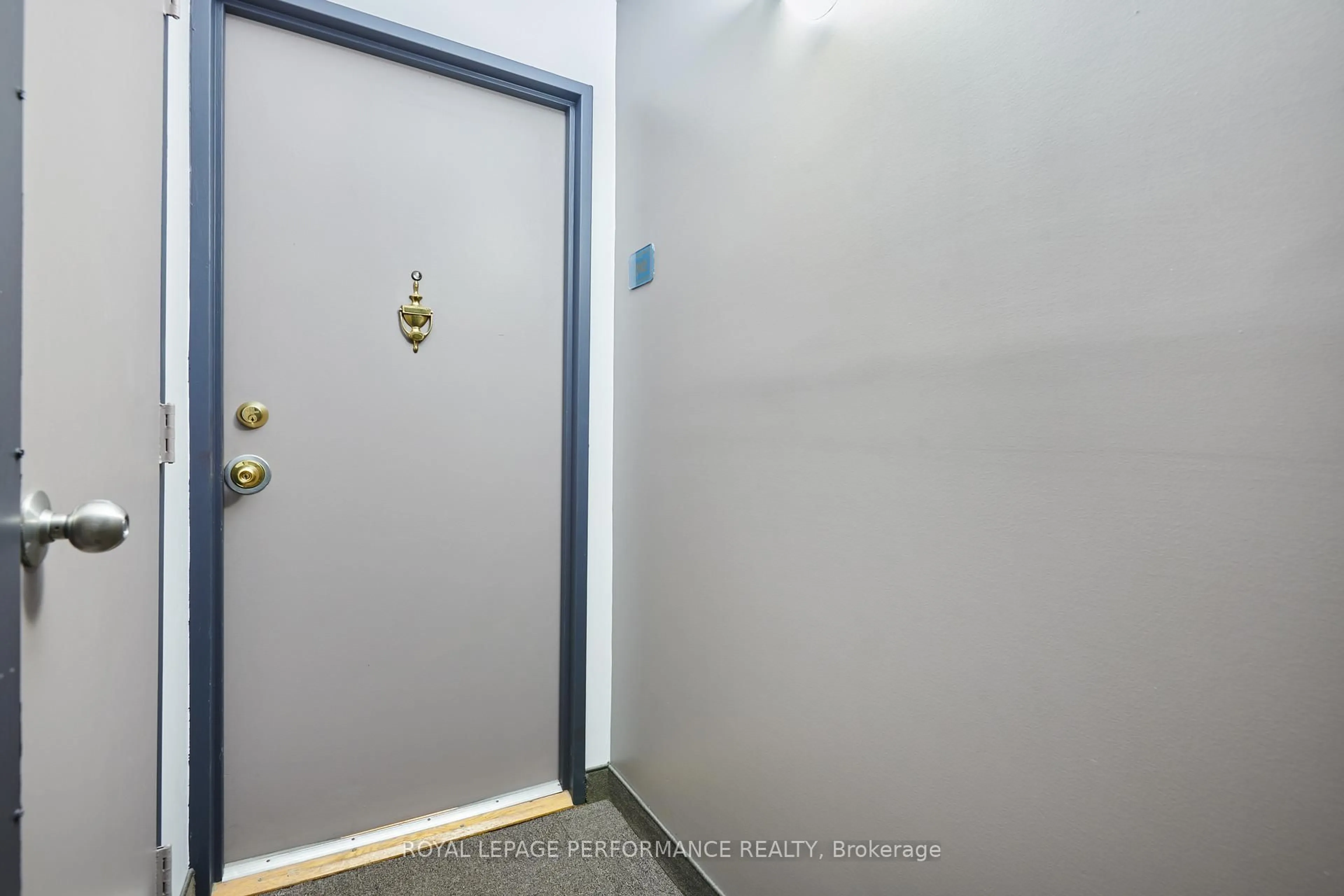 Unknown for 158 B McArthur Ave #202, Ottawa Ontario K1L 8C9