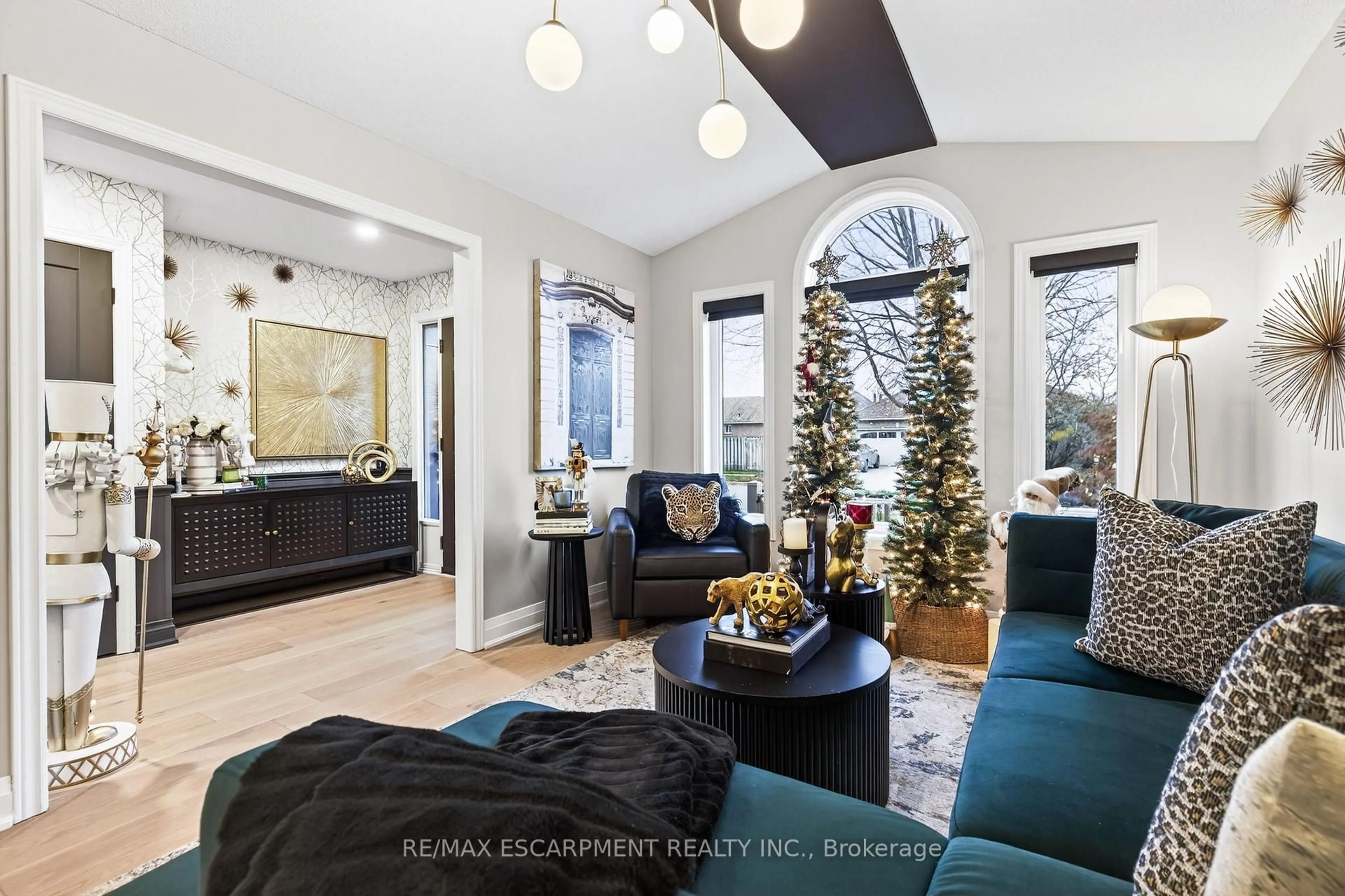 Living room with furniture, ceramic/tile floor for 7 Waterside Dr, Hamilton Ontario L8E 5T9