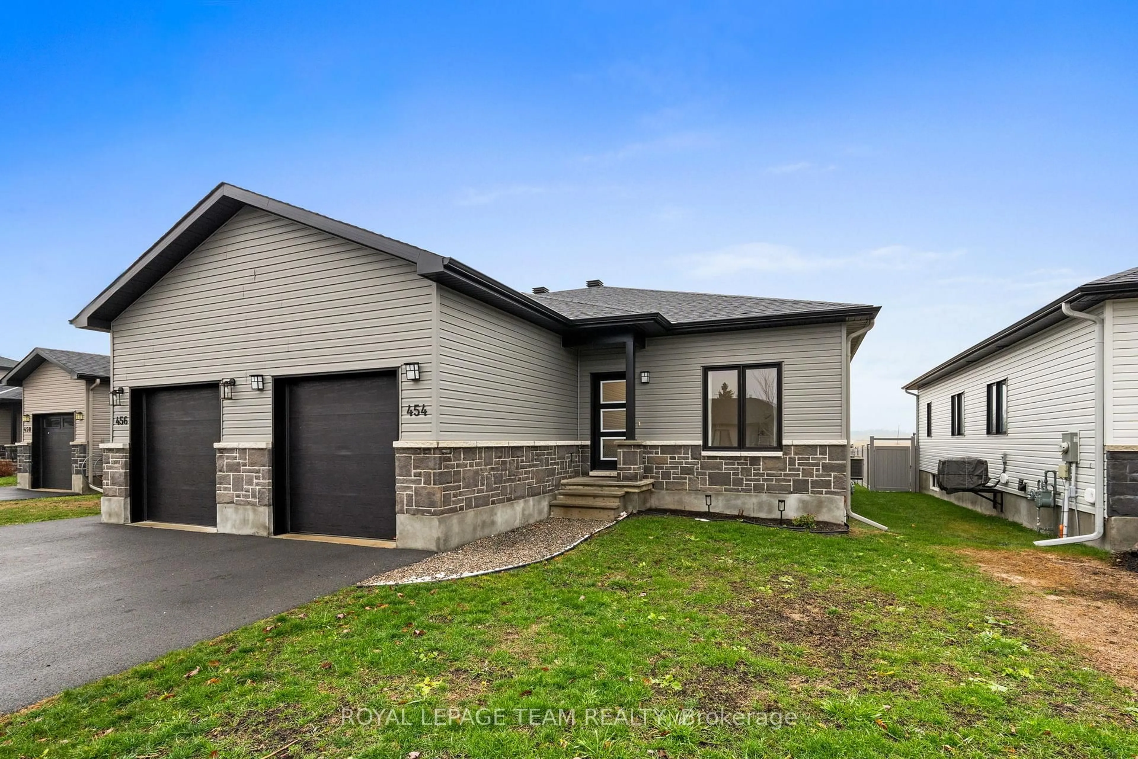 Home with brick exterior material, building for 454 Arora Cres, North Dundas Ontario K0C 2K0