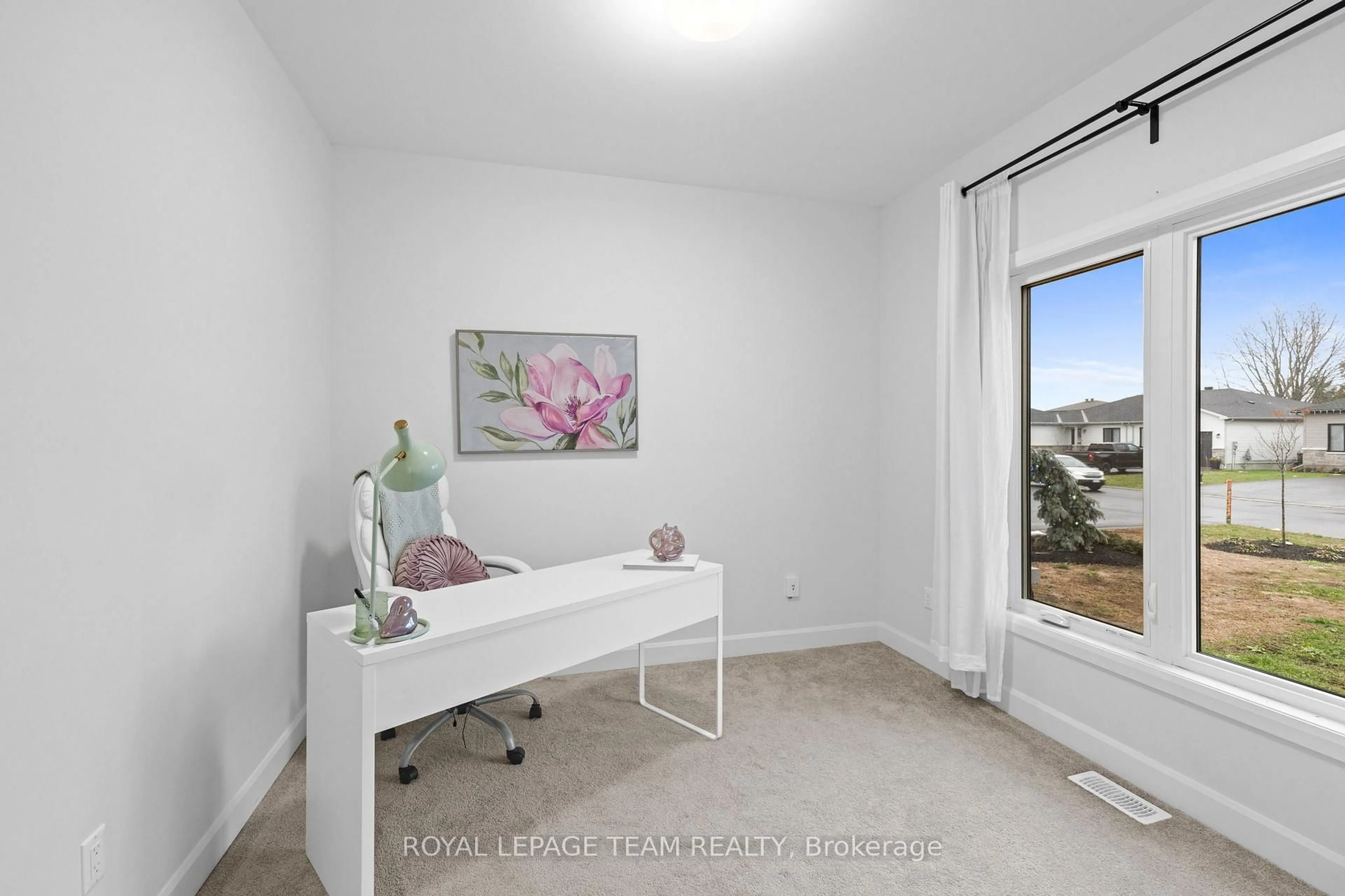 A pic of a room for 454 Arora Cres, North Dundas Ontario K0C 2K0