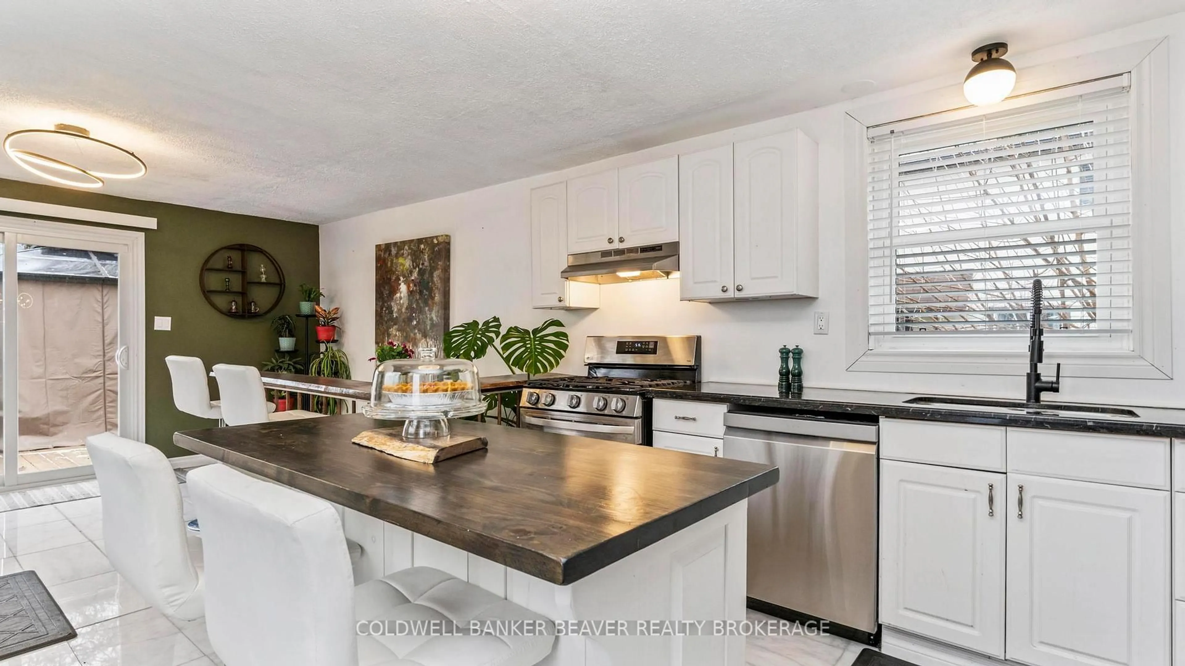 Open concept kitchen, ceramic/tile floor for 10 1/2 Naama St, St. Thomas Ontario N5R 1X4