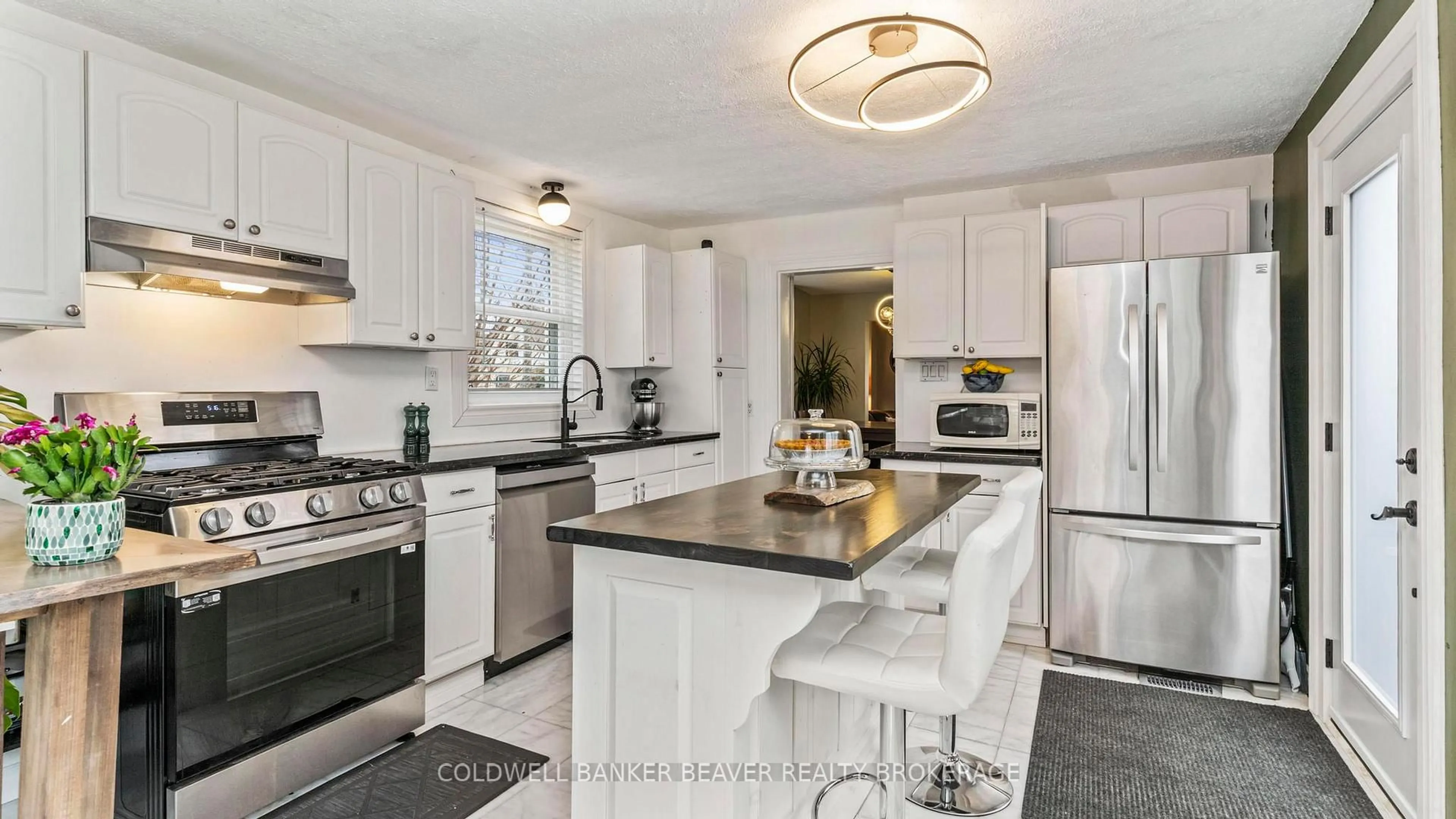 Open concept kitchen, ceramic/tile floor for 10 1/2 Naama St, St. Thomas Ontario N5R 1X4