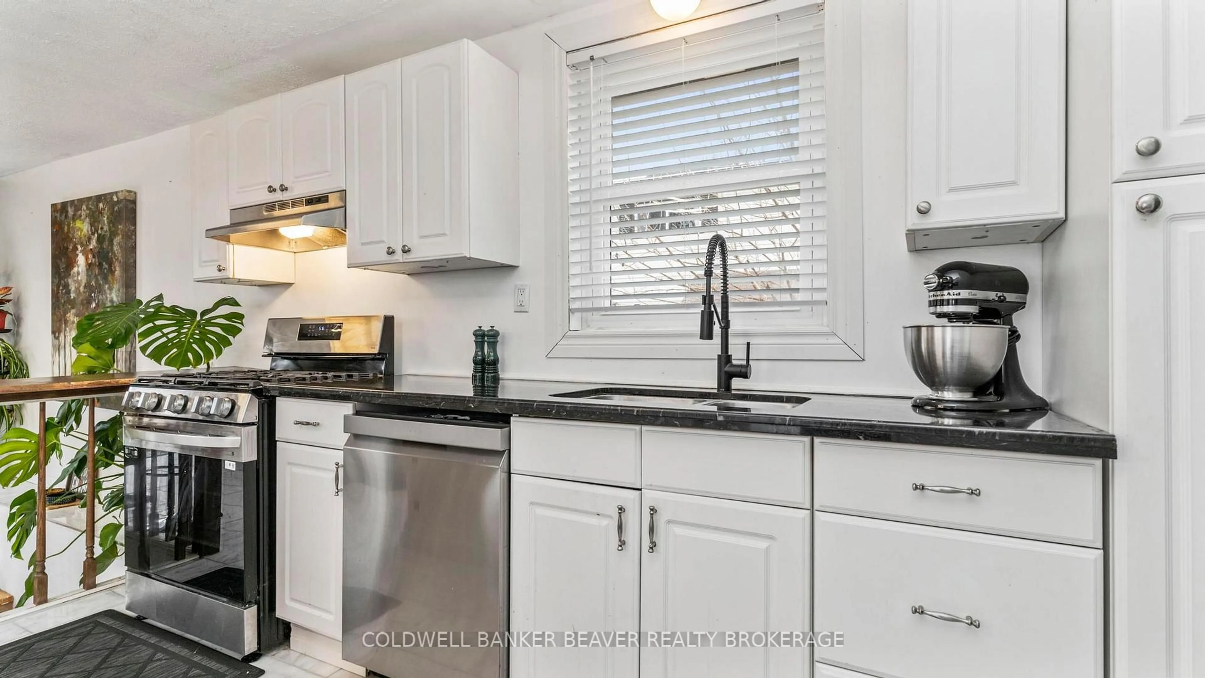 Standard kitchen, ceramic/tile floor for 10 1/2 Naama St, St. Thomas Ontario N5R 1X4