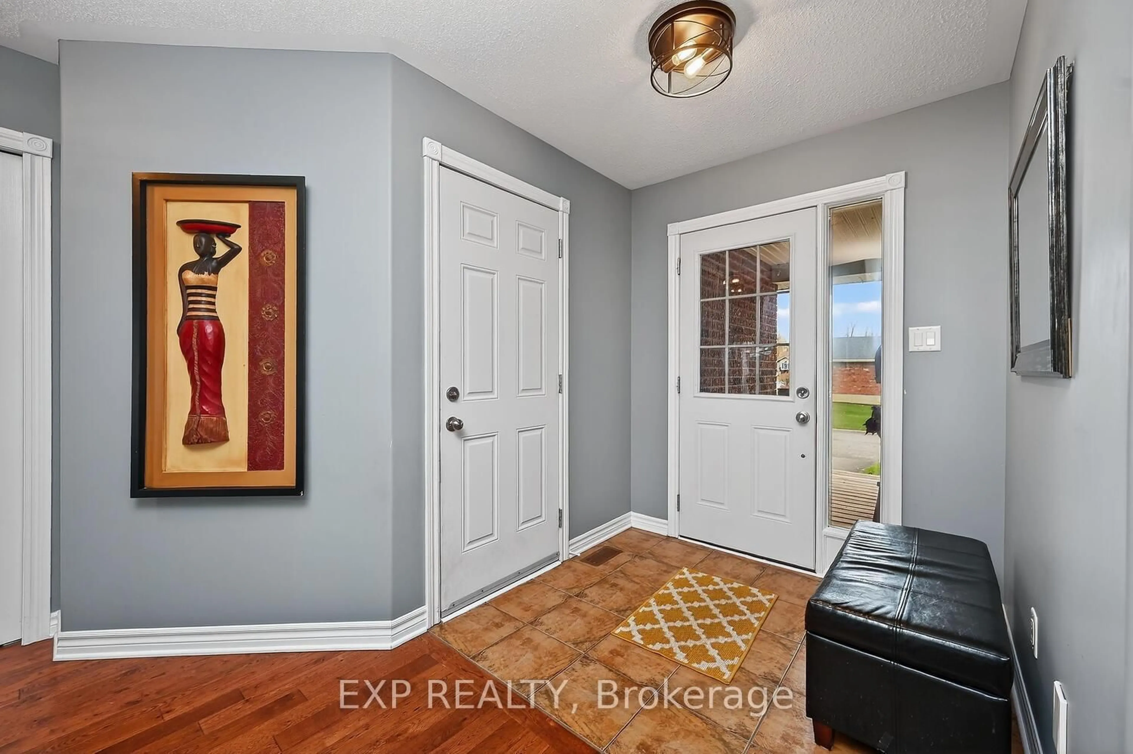 Indoor entryway for 147 Raina Way, North Grenville Ontario K0G 1J0