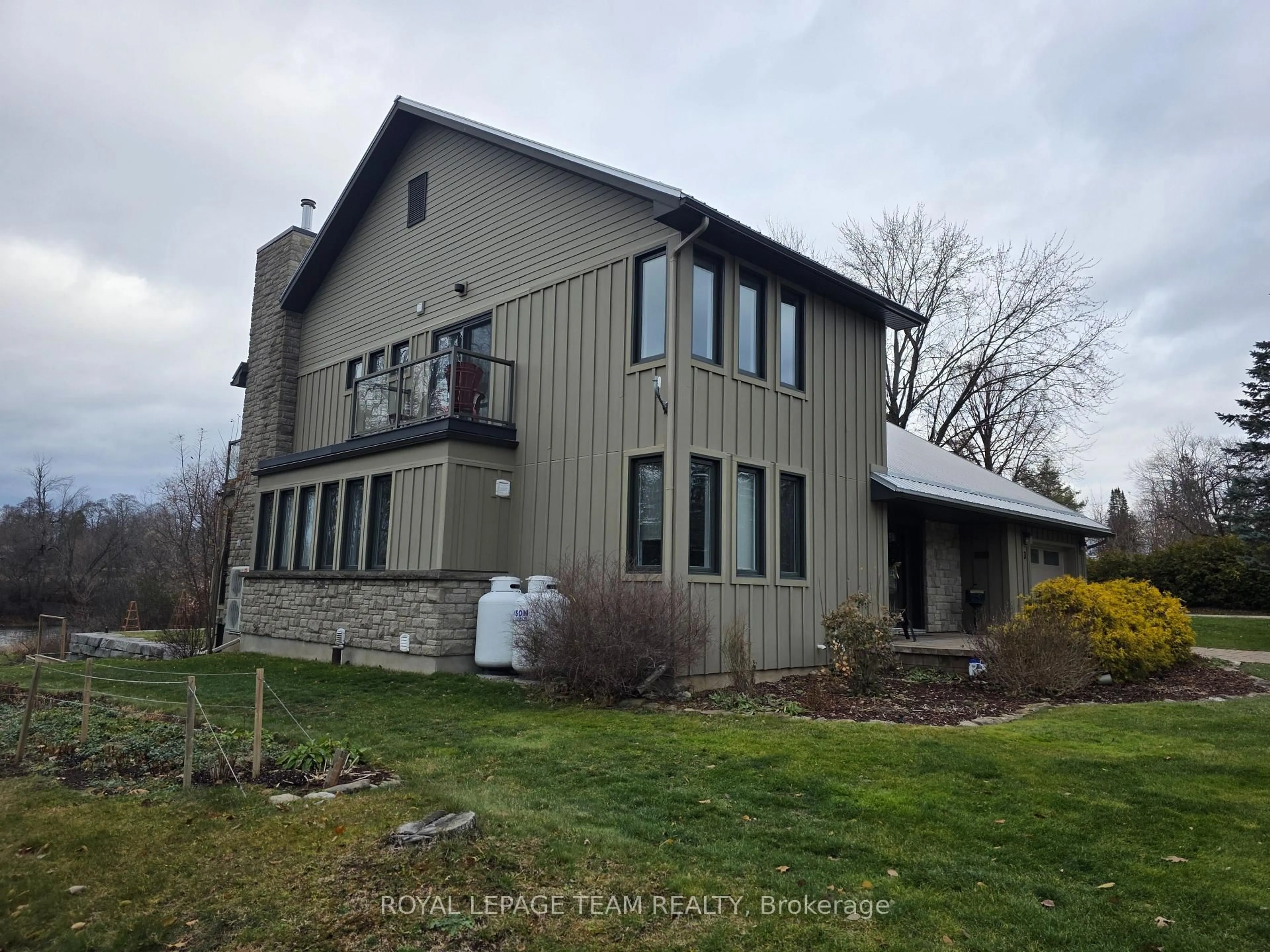 Home with vinyl exterior material, building for 3 Mary St, North Grenville Ontario K0G 1B0