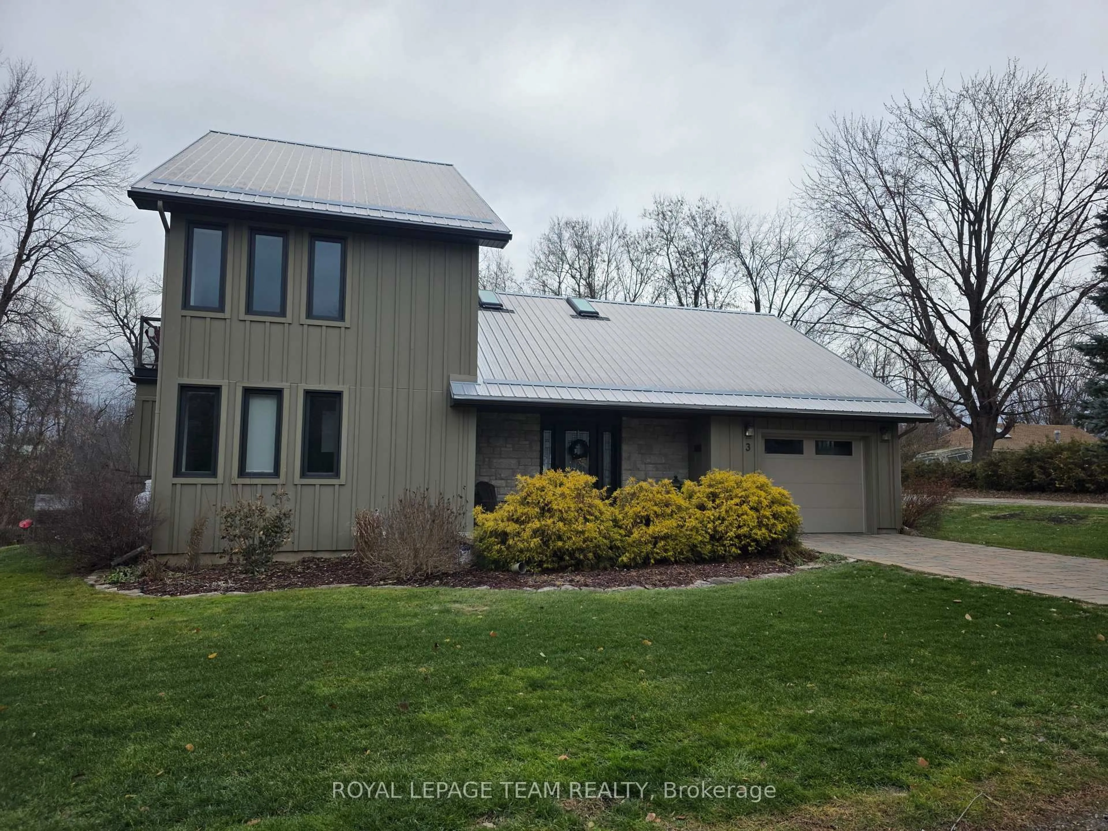 A pic from outside/outdoor area/front of a property/back of a property/a pic from drone, unknown for 3 Mary St, North Grenville Ontario K0G 1B0