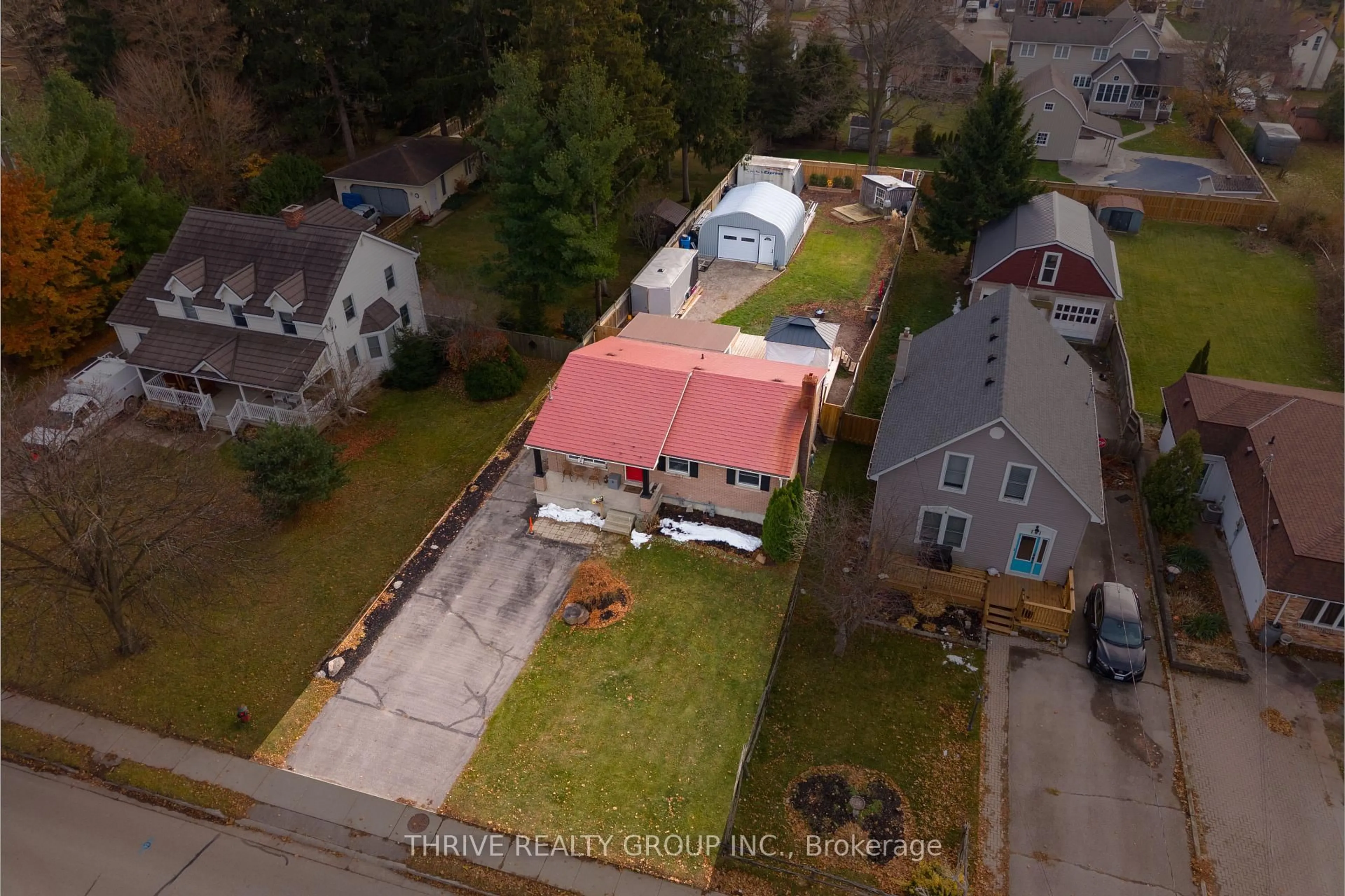 A pic from outside/outdoor area/front of a property/back of a property/a pic from drone, street for 42 South St, Aylmer Ontario N5H 1R1