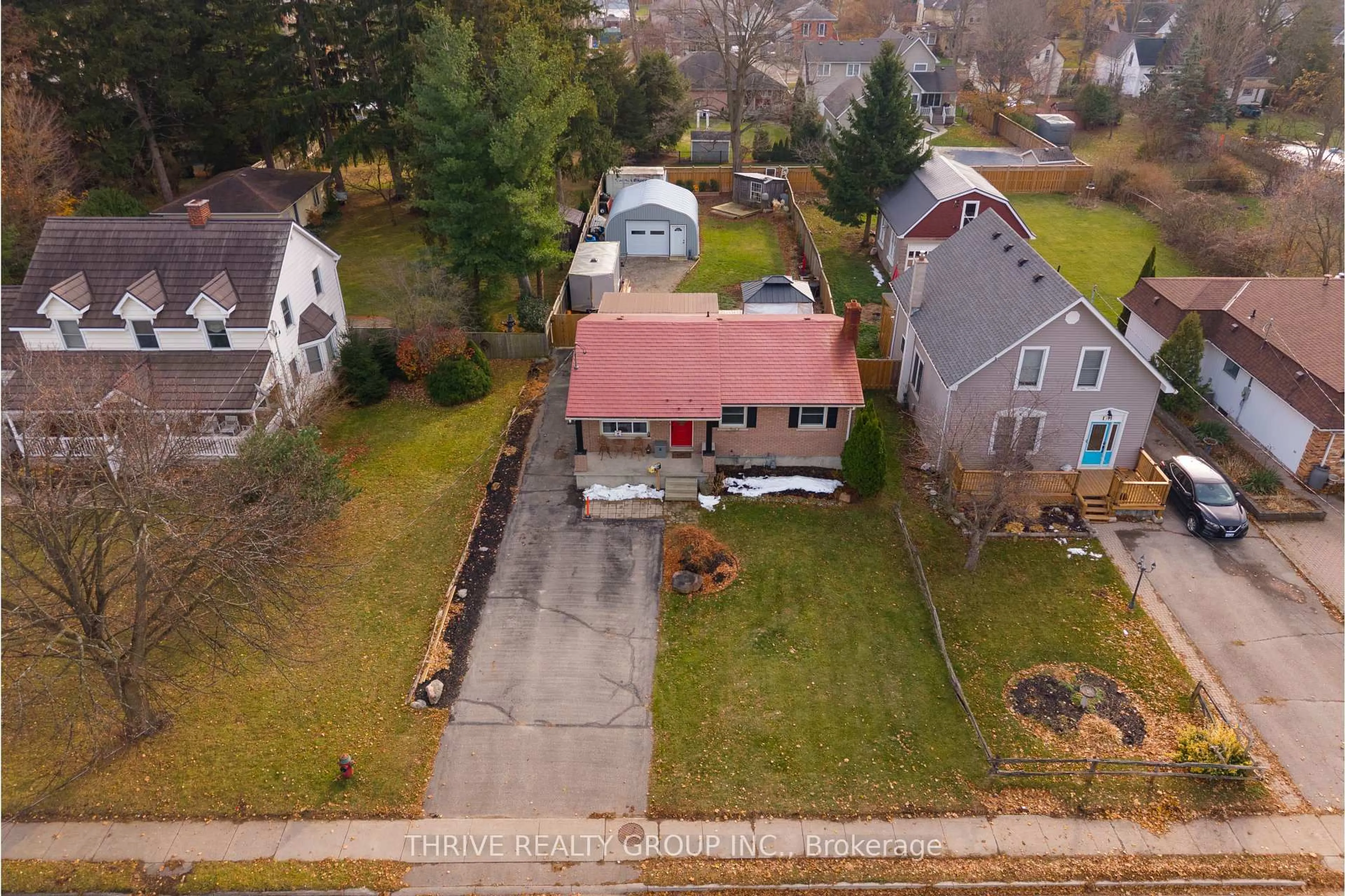A pic from outside/outdoor area/front of a property/back of a property/a pic from drone, street for 42 South St, Aylmer Ontario N5H 1R1