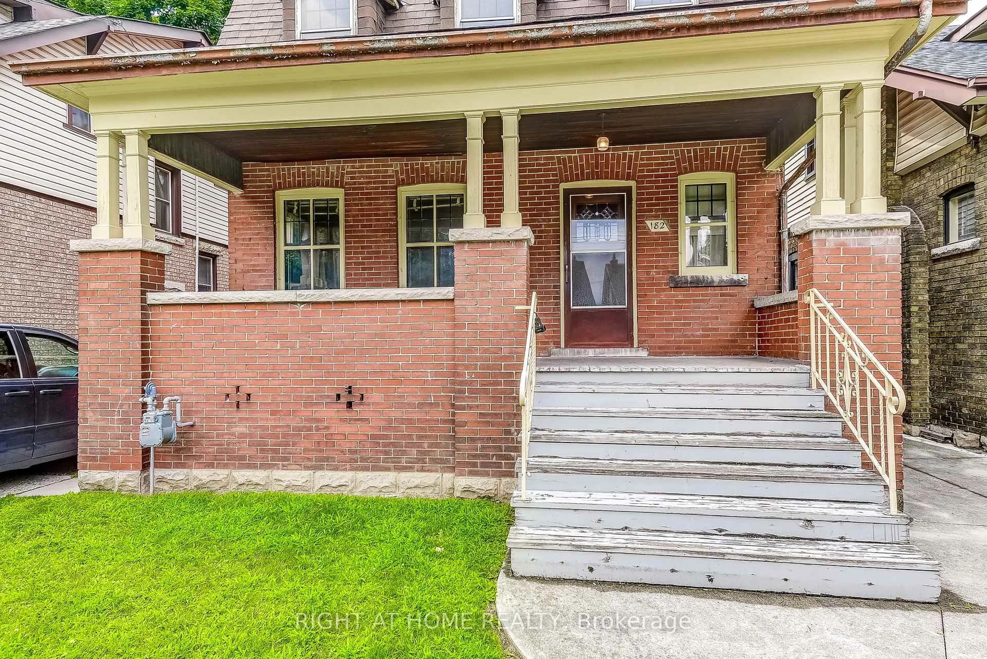Home with brick exterior material, street for 182 Balmoral Ave, Hamilton Ontario L8M 3K3