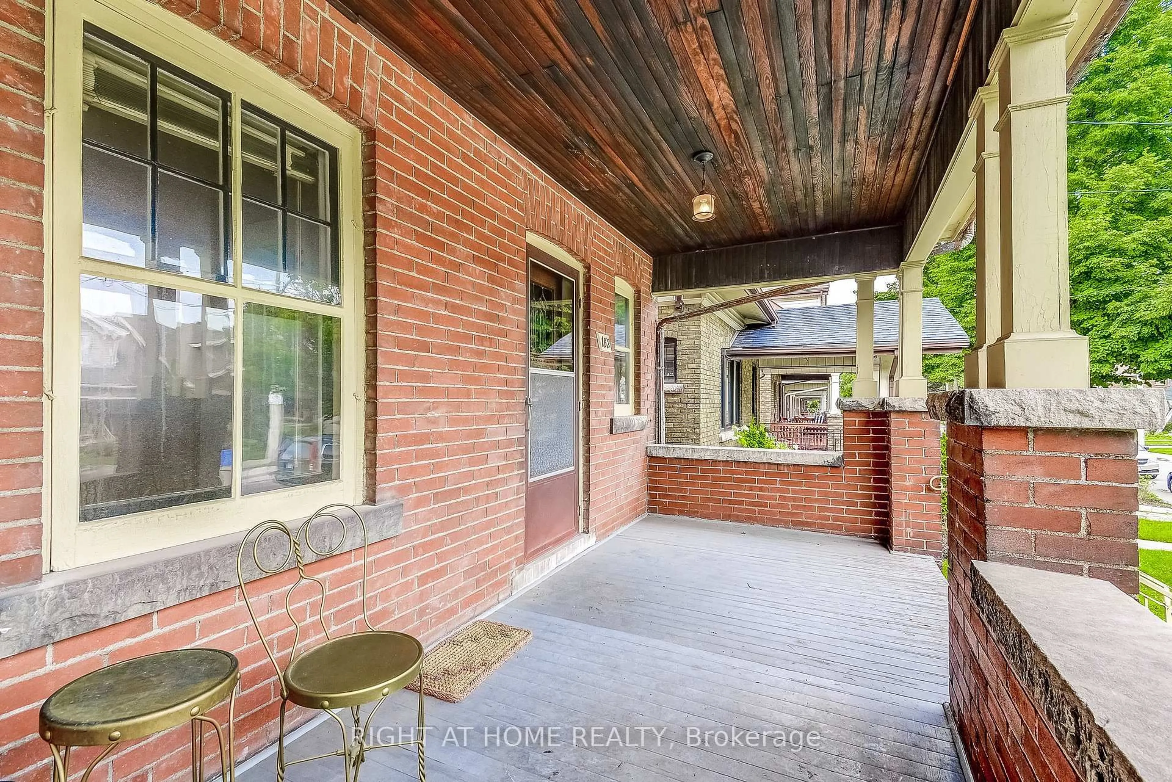 Patio, street for 182 Balmoral Ave, Hamilton Ontario L8M 3K3