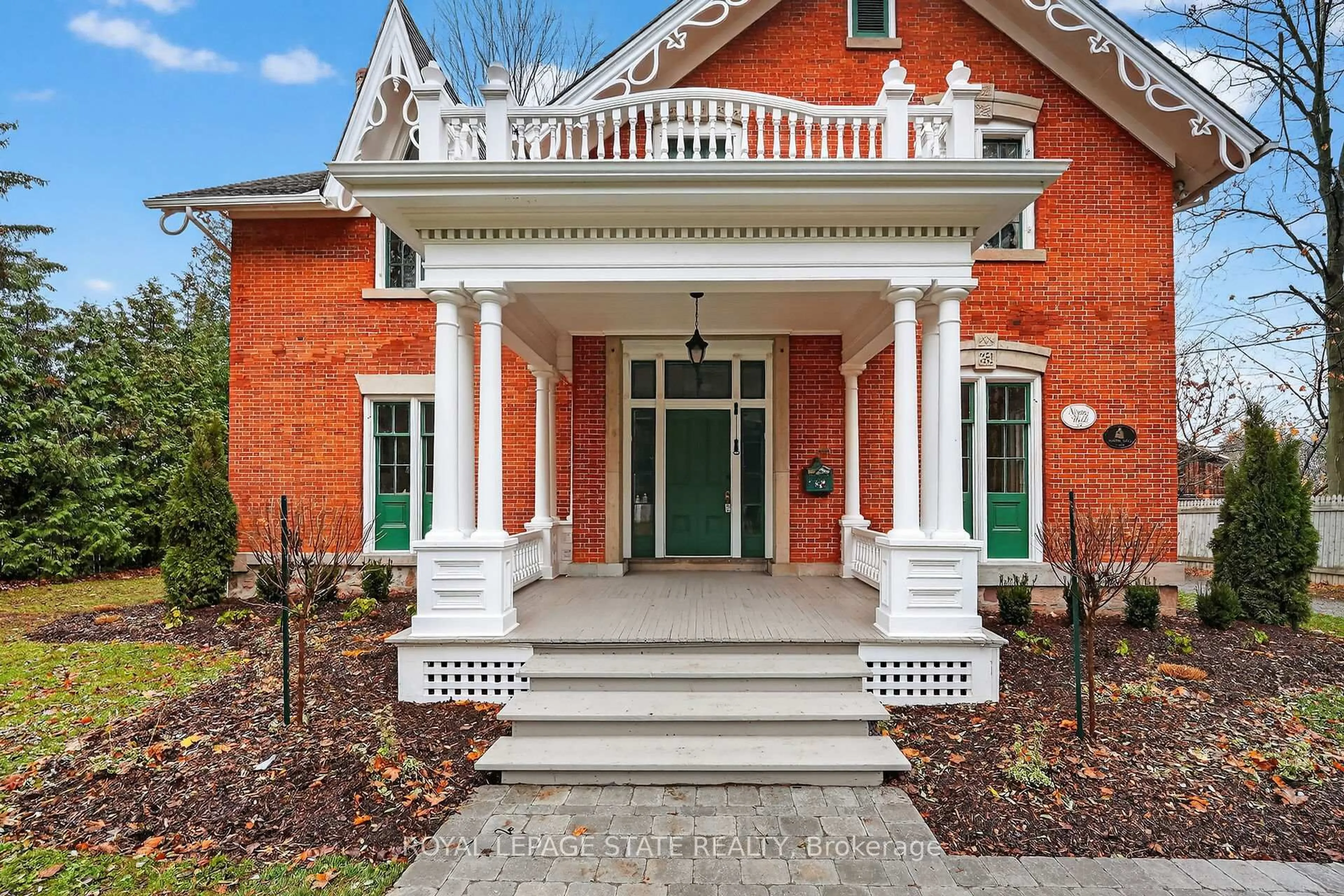 Home with brick exterior material, street for 262 Main St, Grimsby Ontario L3M 1S4