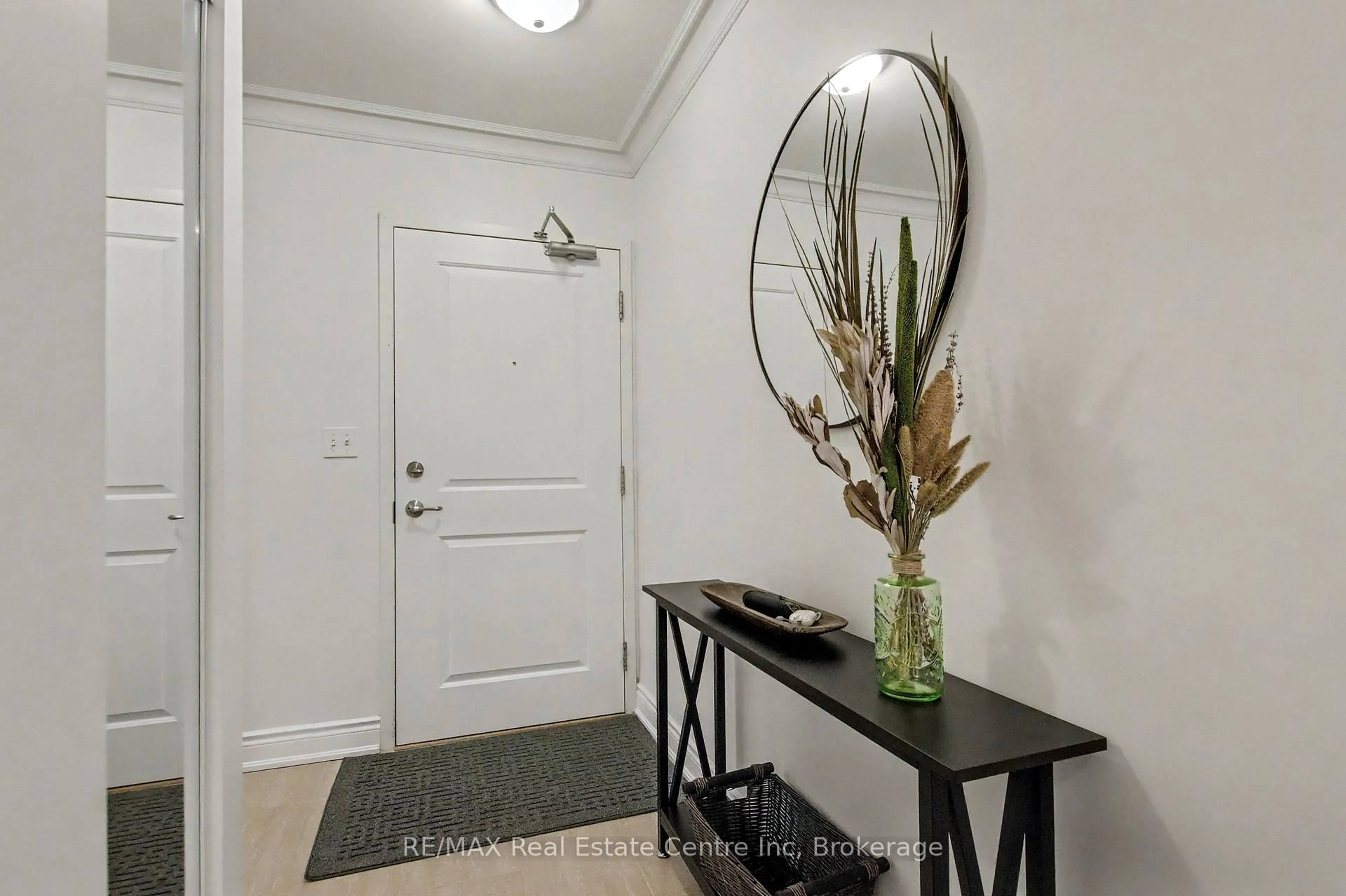 Indoor entryway for 1440 Gordon St #318, Guelph Ontario N1L 1C8