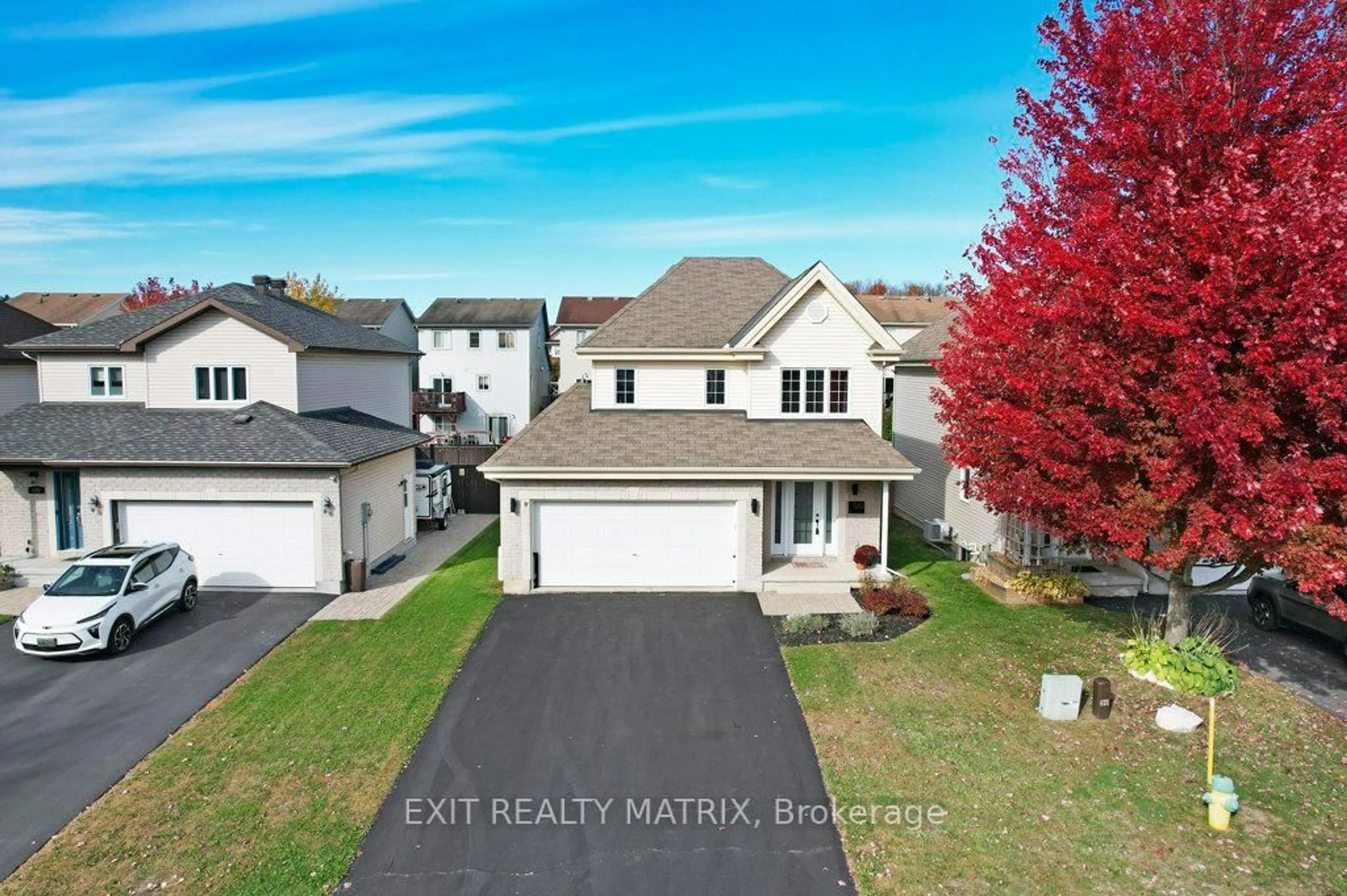 A pic from outside/outdoor area/front of a property/back of a property/a pic from drone, street for 582 Emerald St, Clarence-Rockland Ontario K4K 0B4