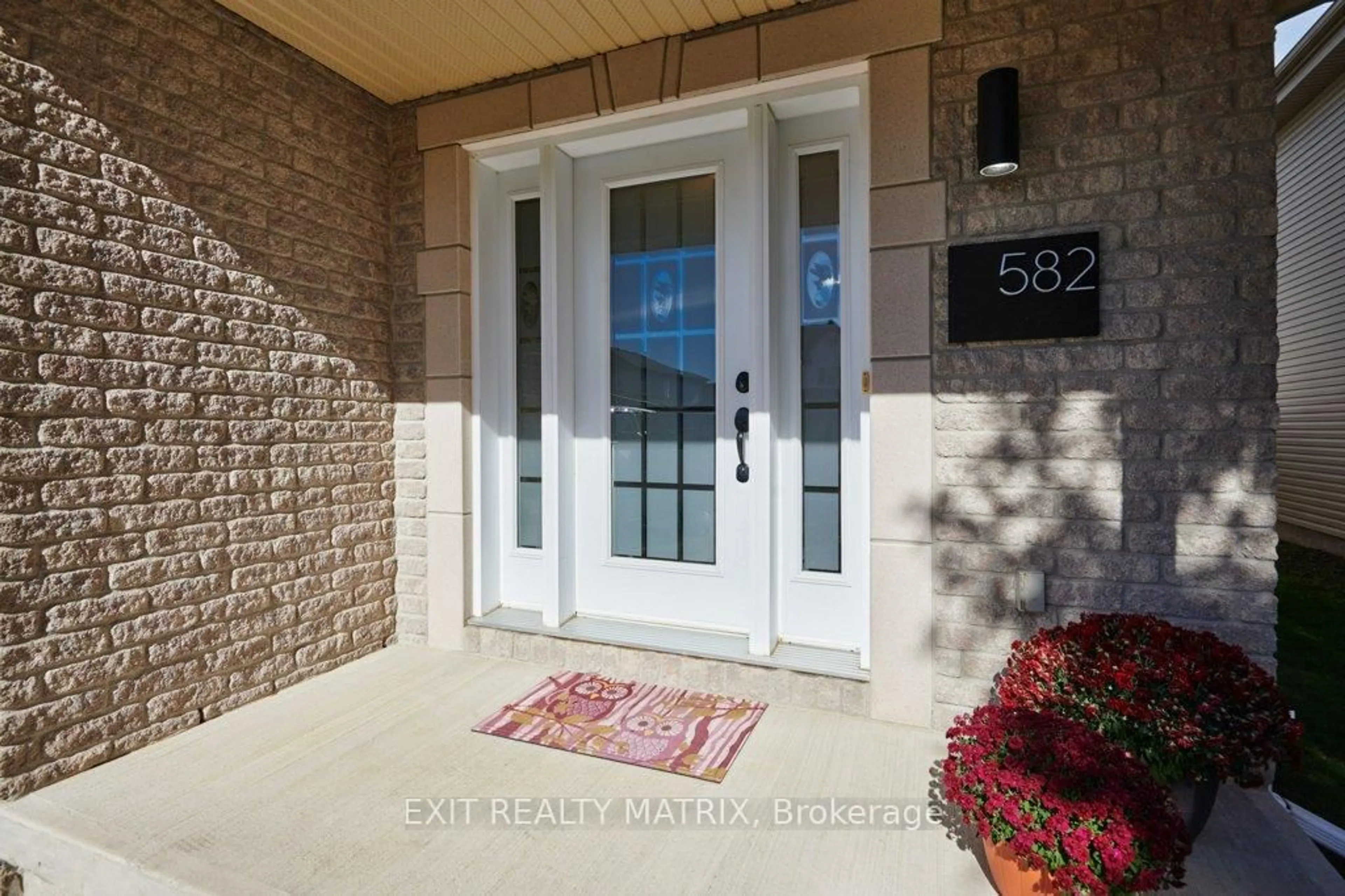 Indoor entryway for 582 Emerald St, Clarence-Rockland Ontario K4K 0B4
