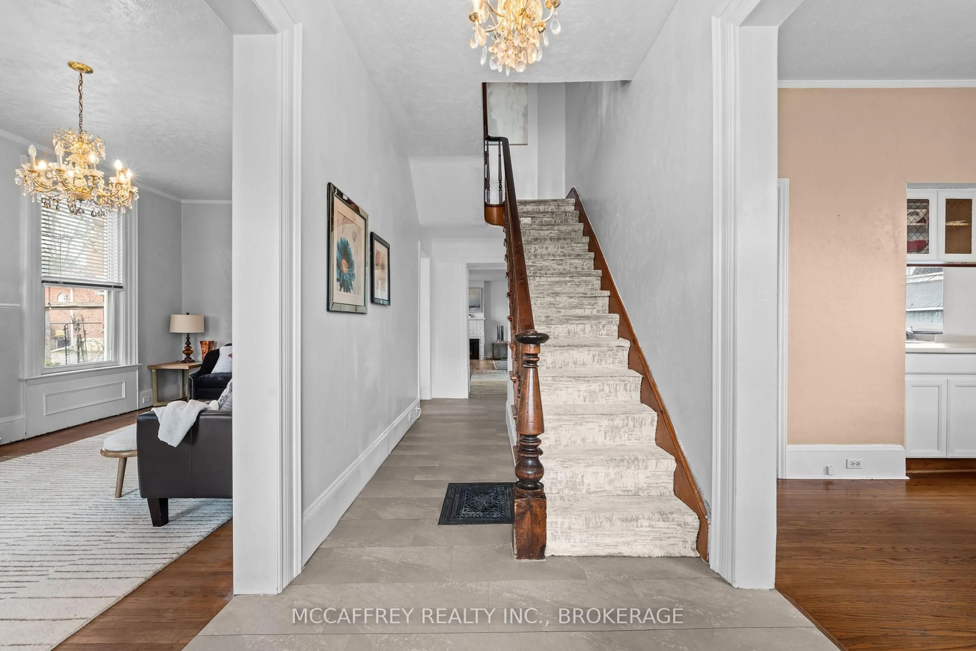 Indoor entryway for 209 Centre St, Greater Napanee Ontario K7R 1N7