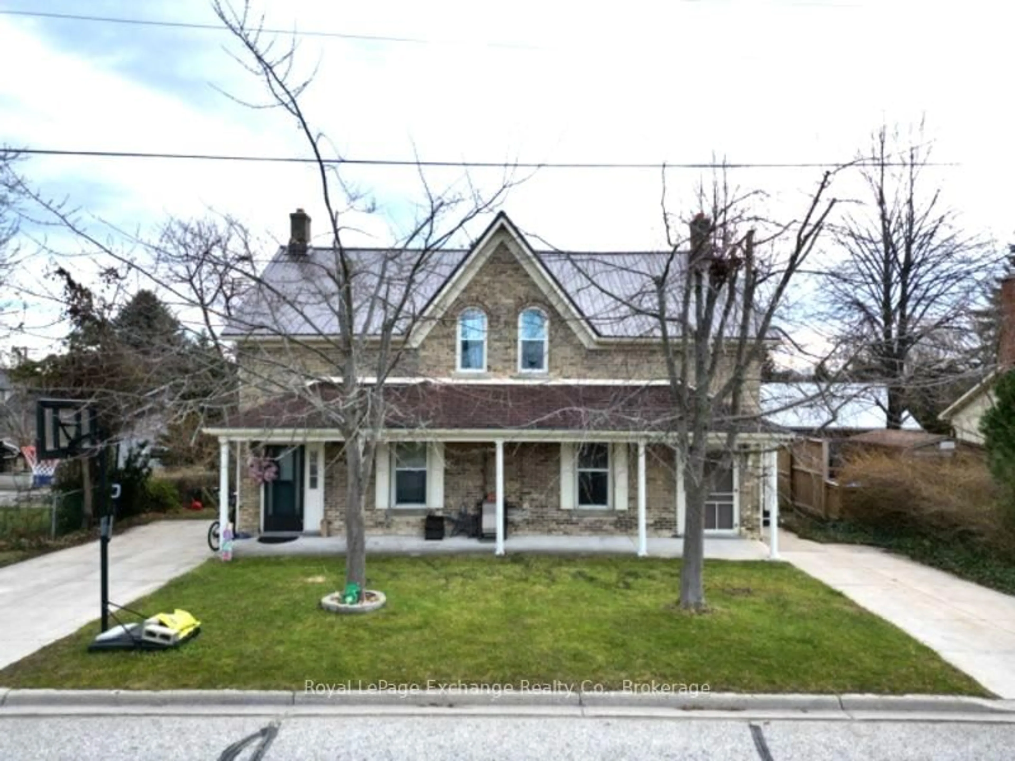 A pic from outside/outdoor area/front of a property/back of a property/a pic from drone, street for 463/461 Princes St, Kincardine Ontario N2Z 2V1