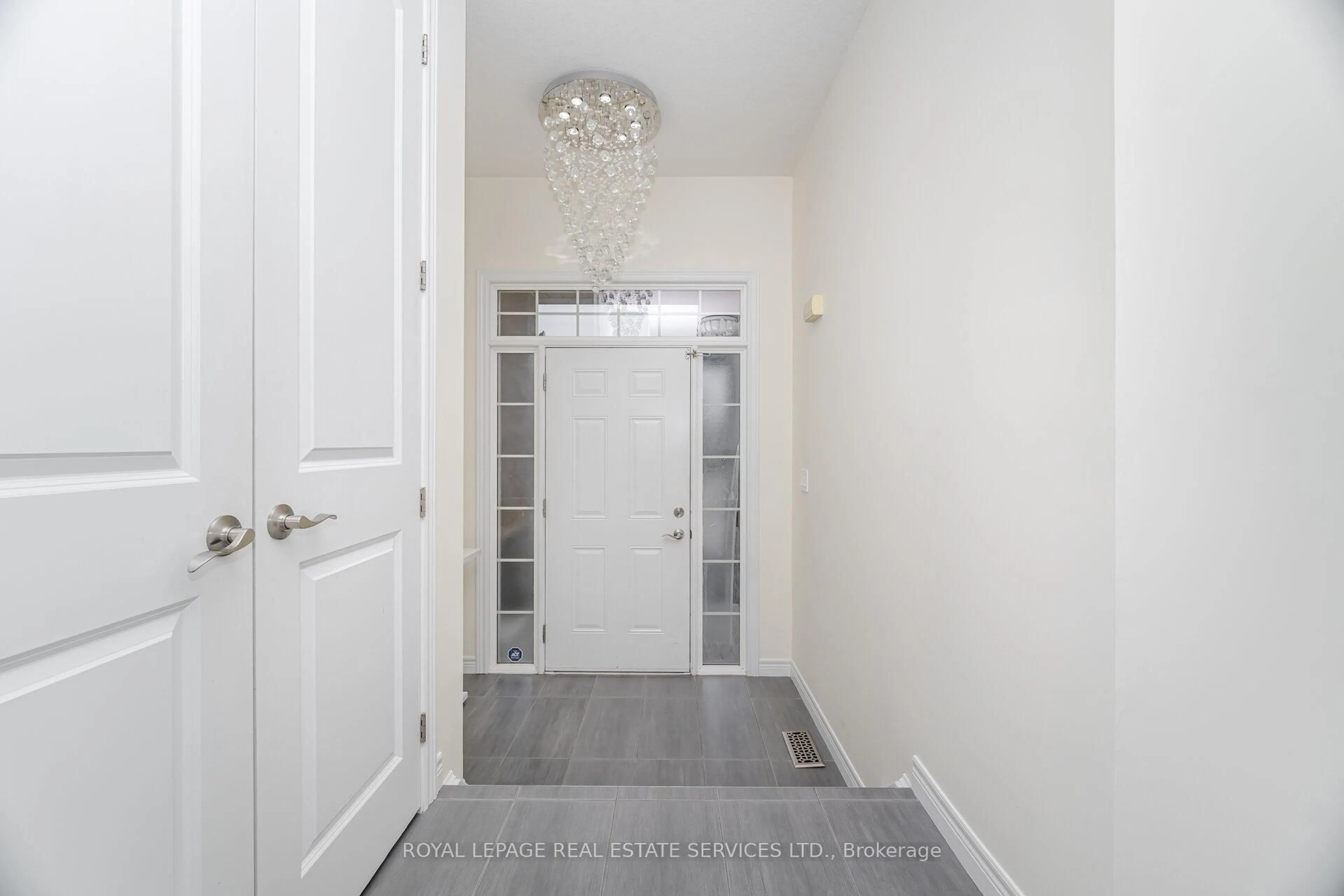 Indoor entryway for 80 Sparrow Ave, Cambridge Ontario N1T 0C5