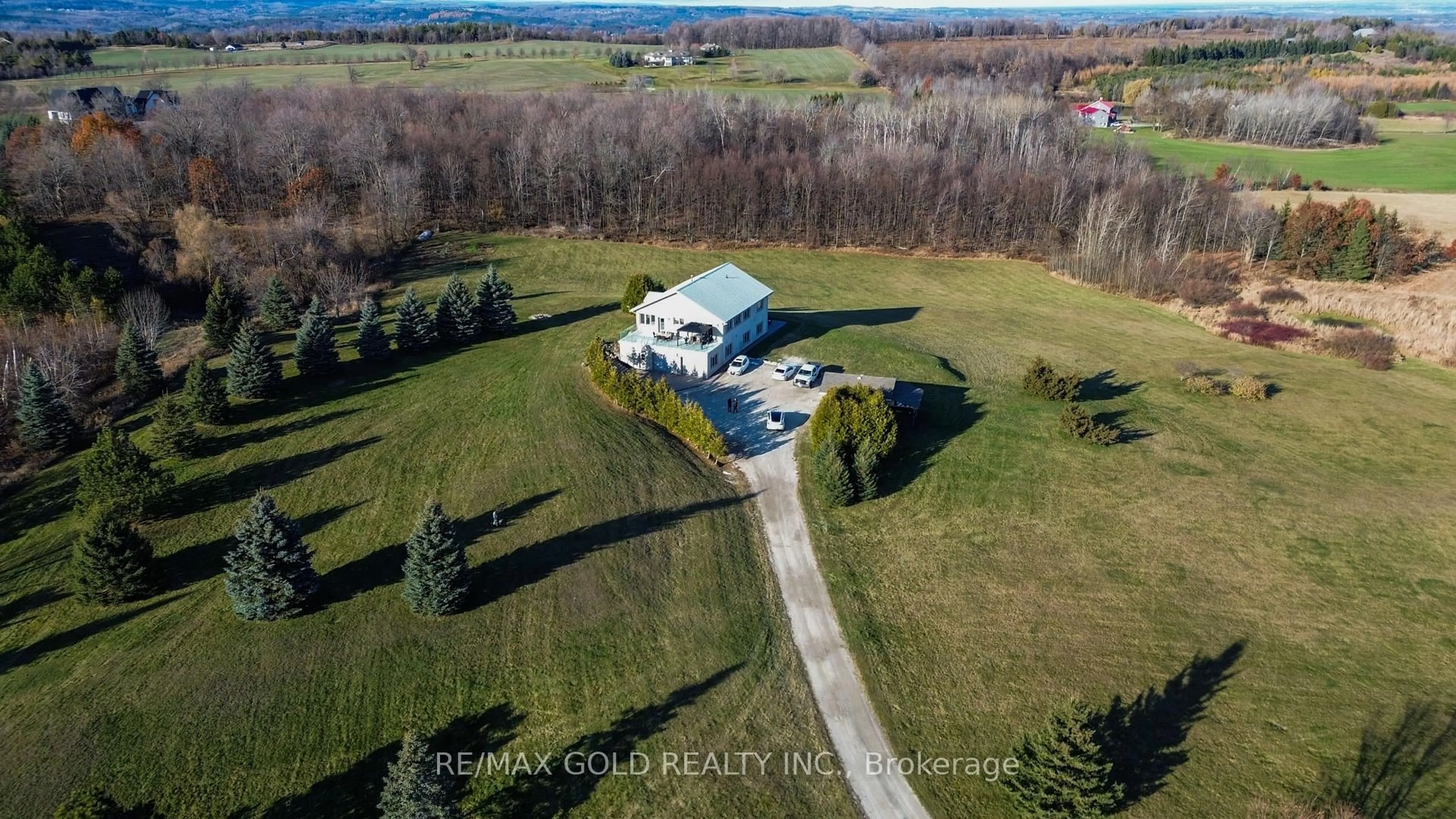 A pic from outside/outdoor area/front of a property/back of a property/a pic from drone, unknown for 248203 5 Sideroad Rd, Mono Ontario L9W 6L1