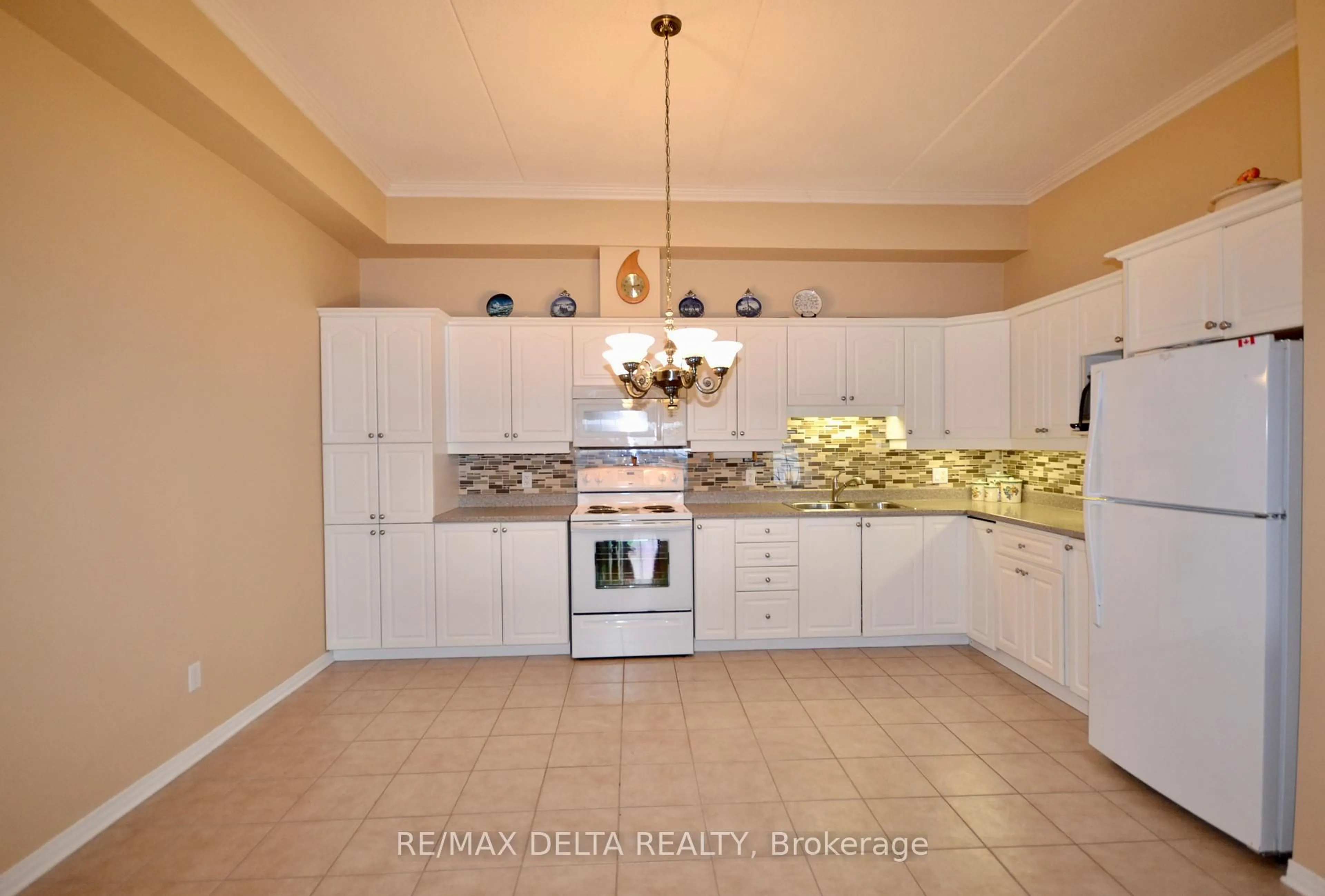 Standard kitchen, ceramic/tile floor for 2921 Laurier St #407, Clarence-Rockland Ontario K4K 1V2