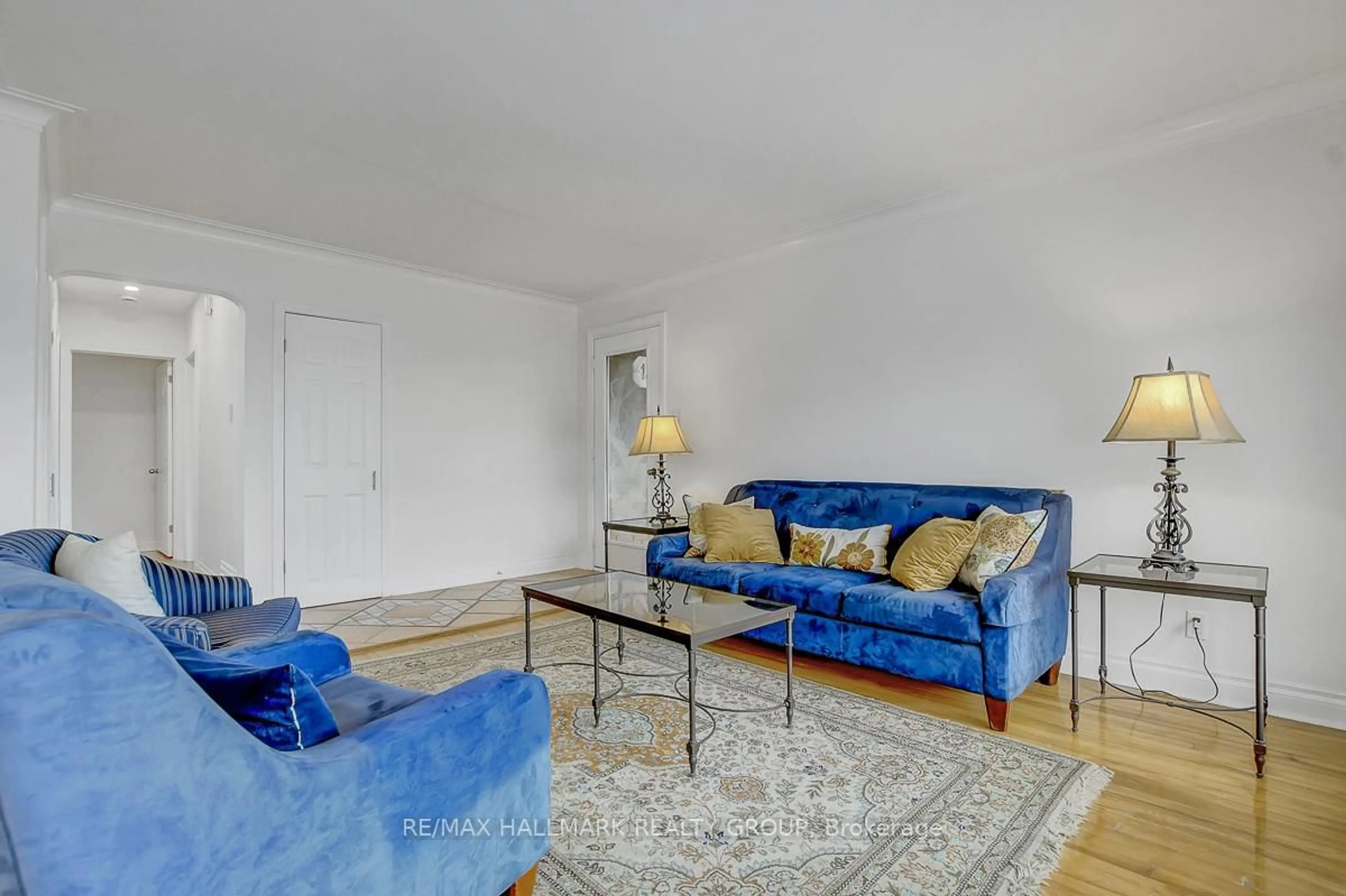 Living room with furniture, unknown for 13 Dunham St, Ottawa Ontario K1J 7L5