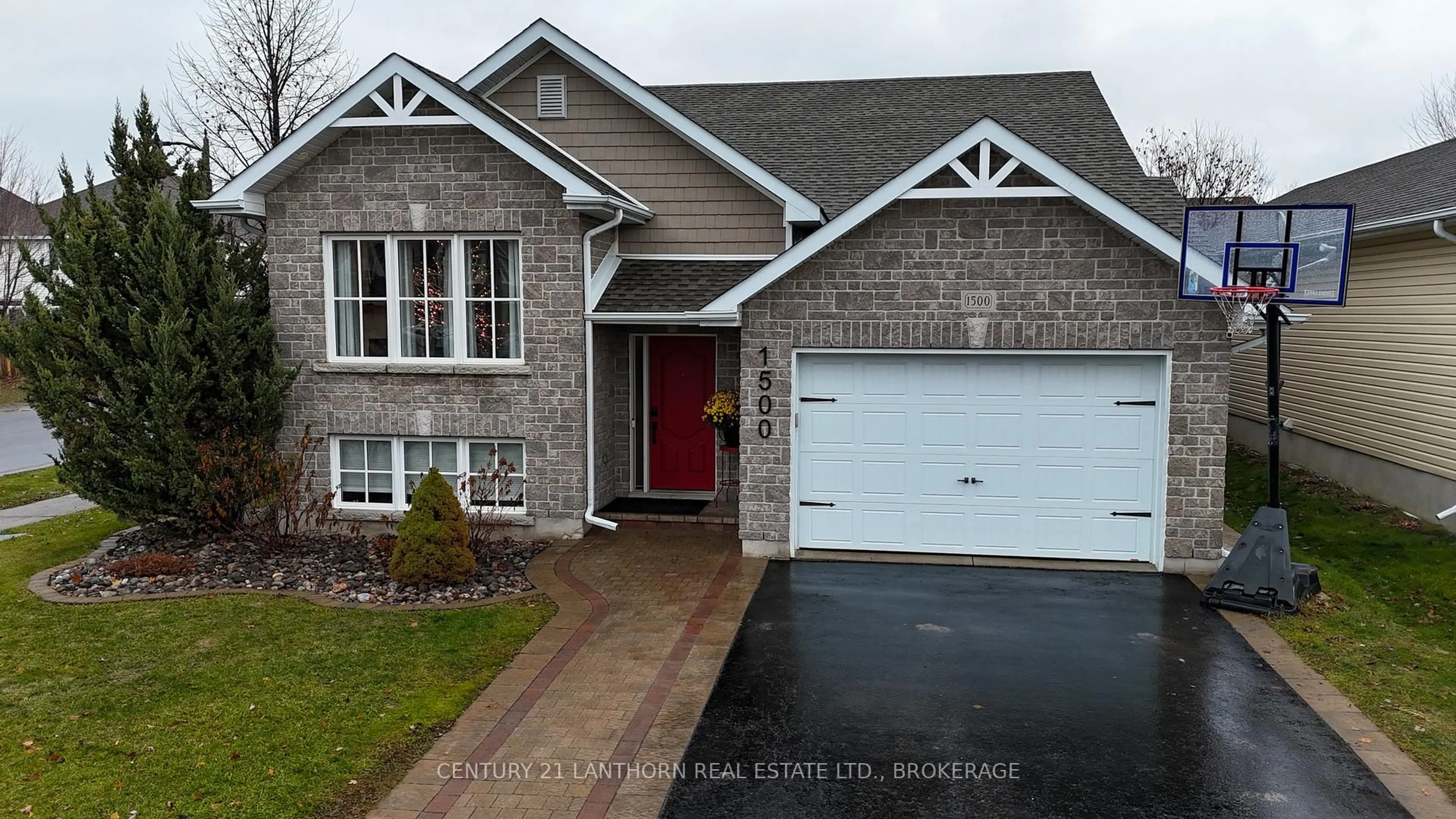 Home with vinyl exterior material, street for 1500 Crimson Cres, Kingston Ontario K7P 0H4