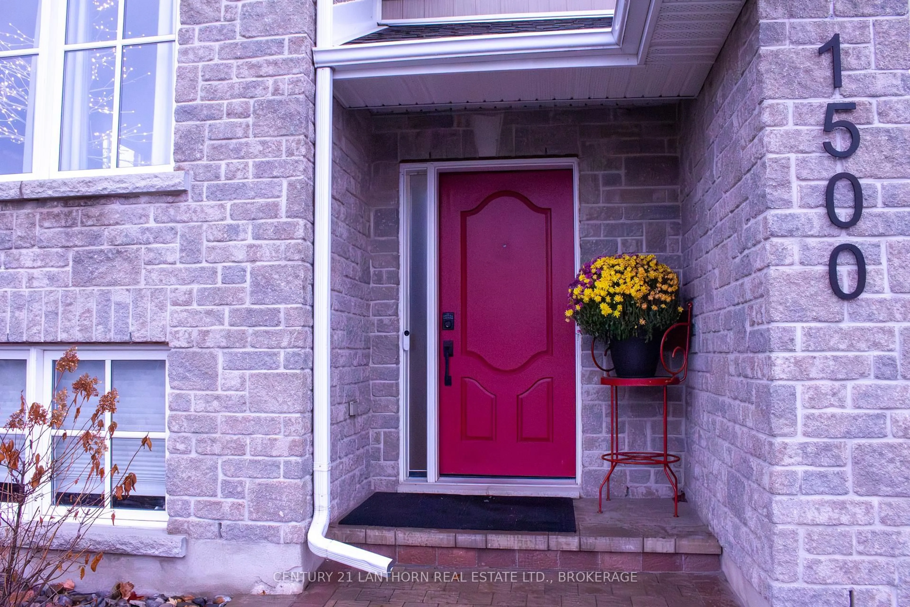 Indoor entryway for 1500 Crimson Cres, Kingston Ontario K7P 0H4