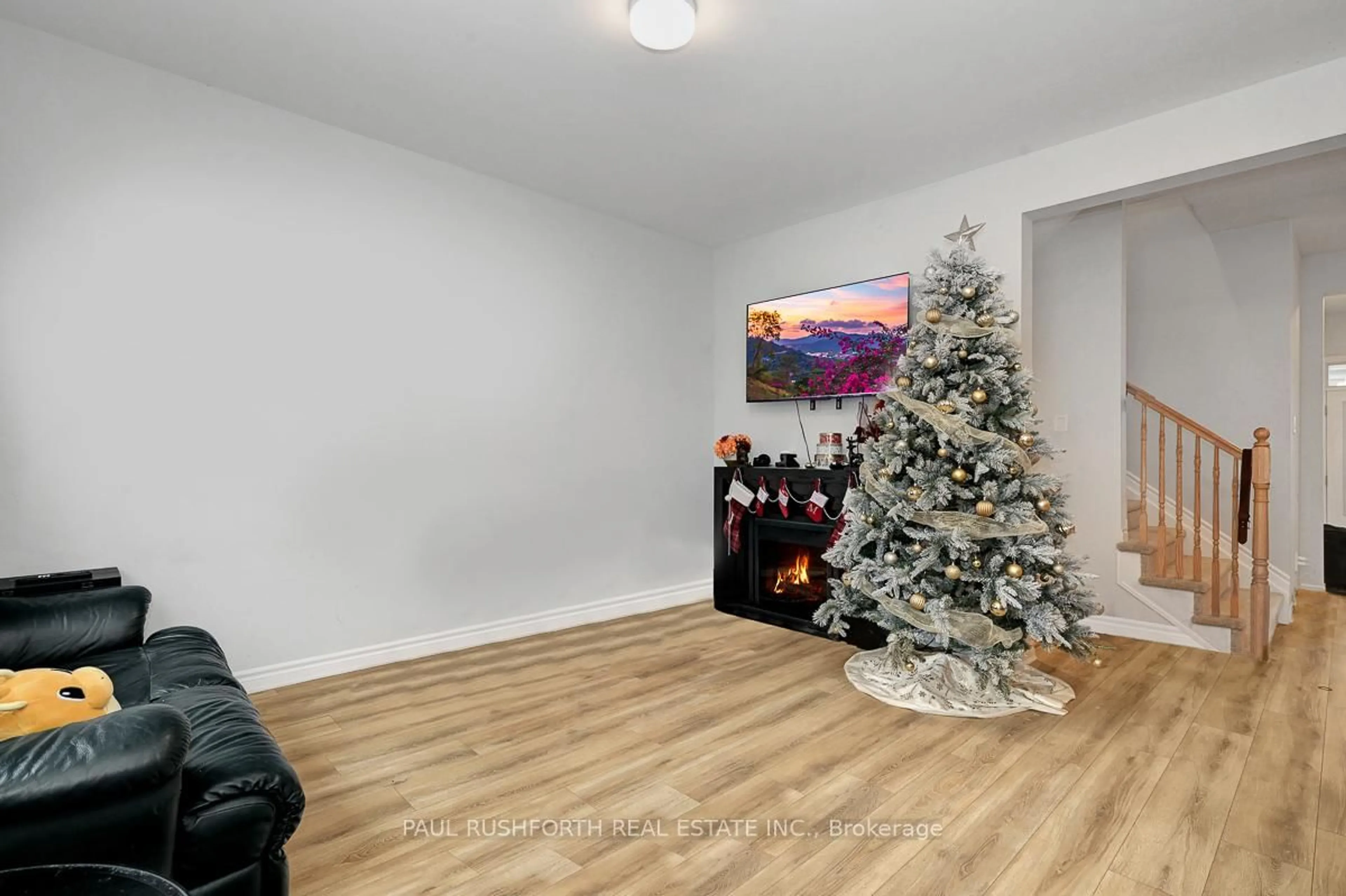 A pic of a room for 422 Cope Dr, Ottawa Ontario K2V 0P8